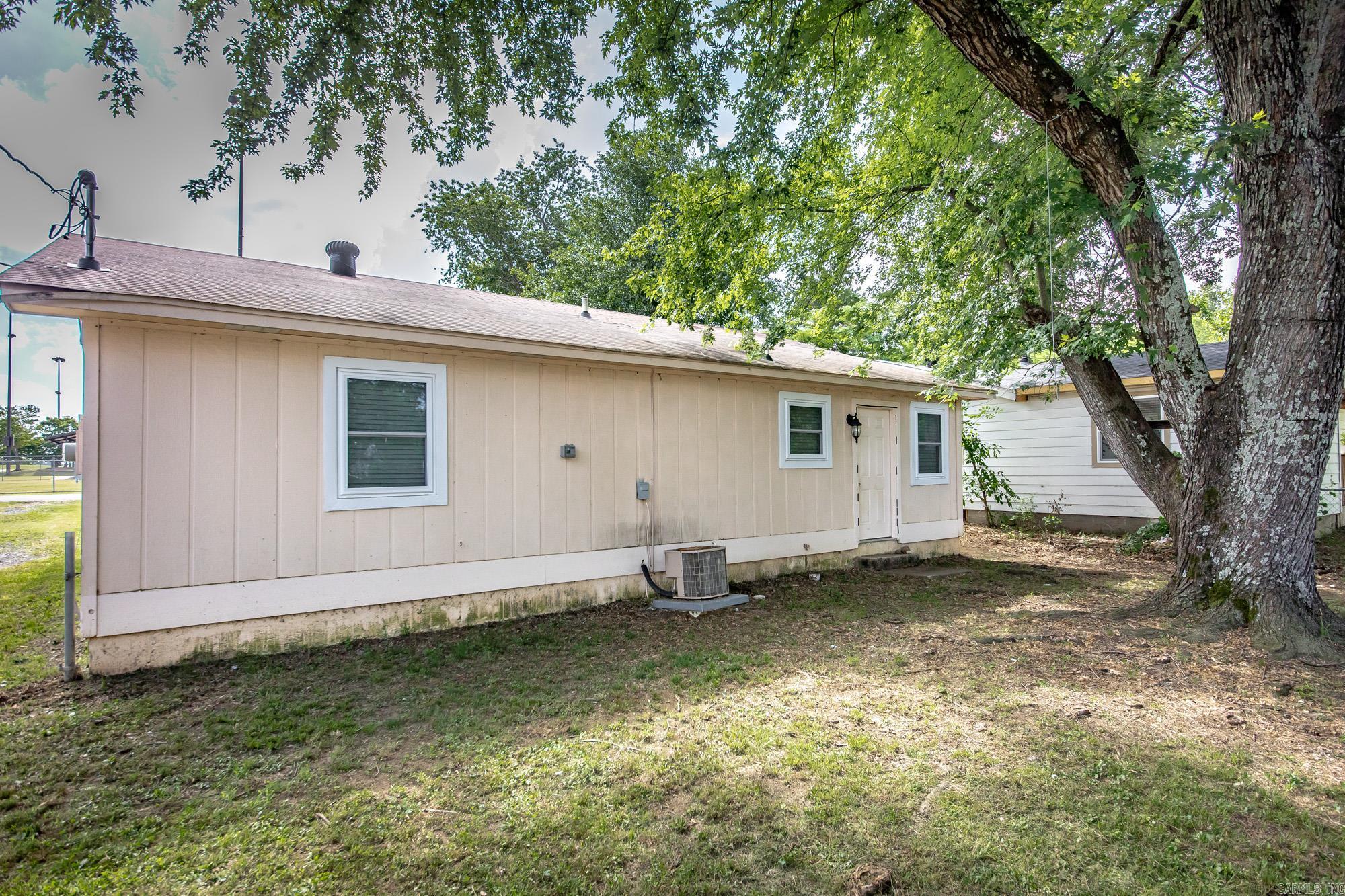 219 S Center  Conway, AR