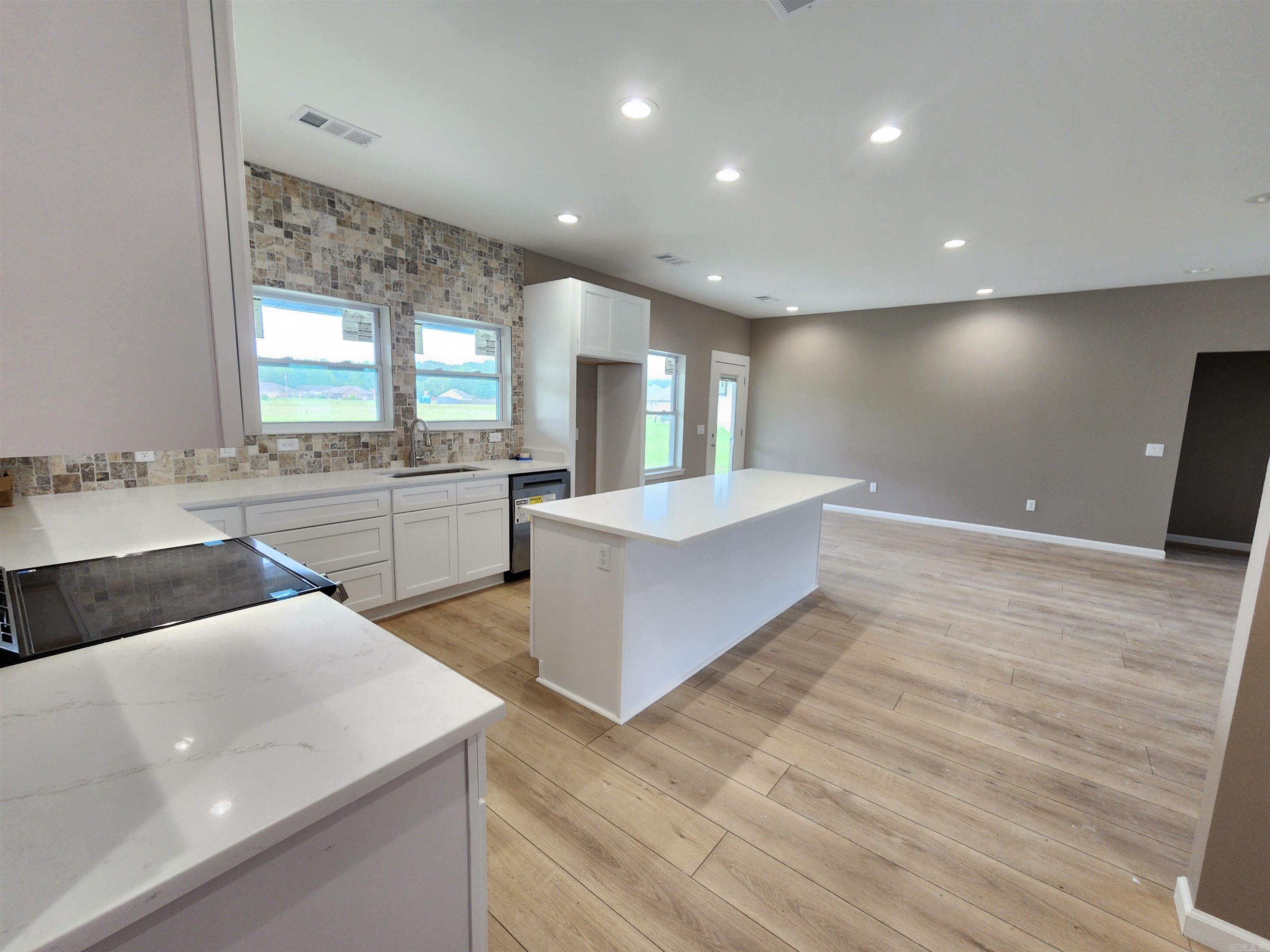 328 Walker  Higginson, AR