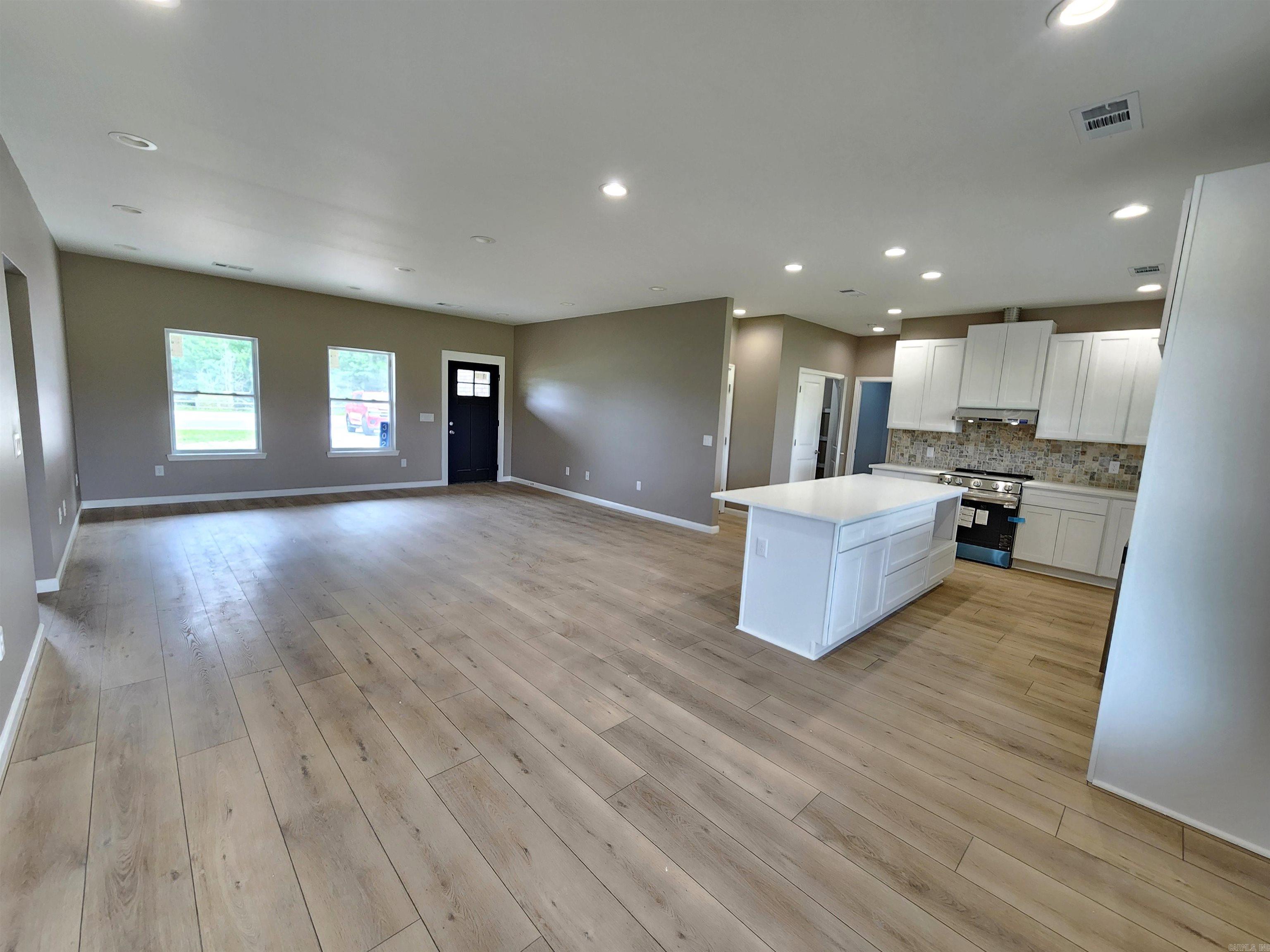 328 Walker  Higginson, AR