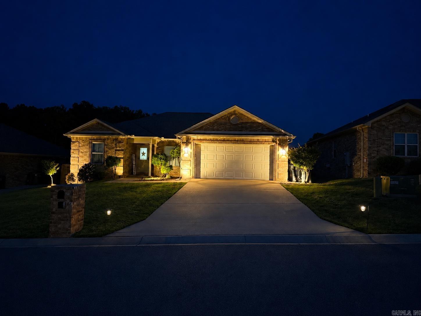26 Huntington  Austin, AR