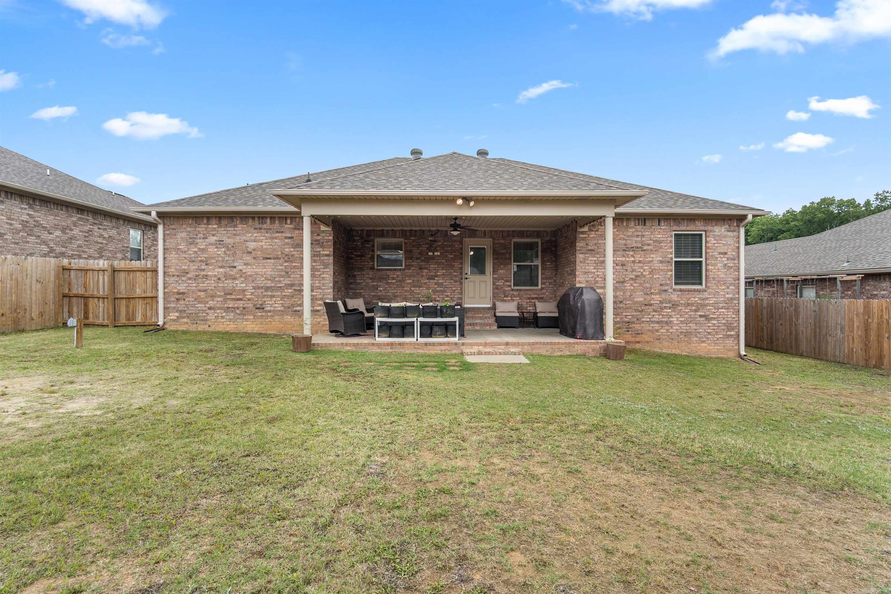 26 Huntington  Austin, AR