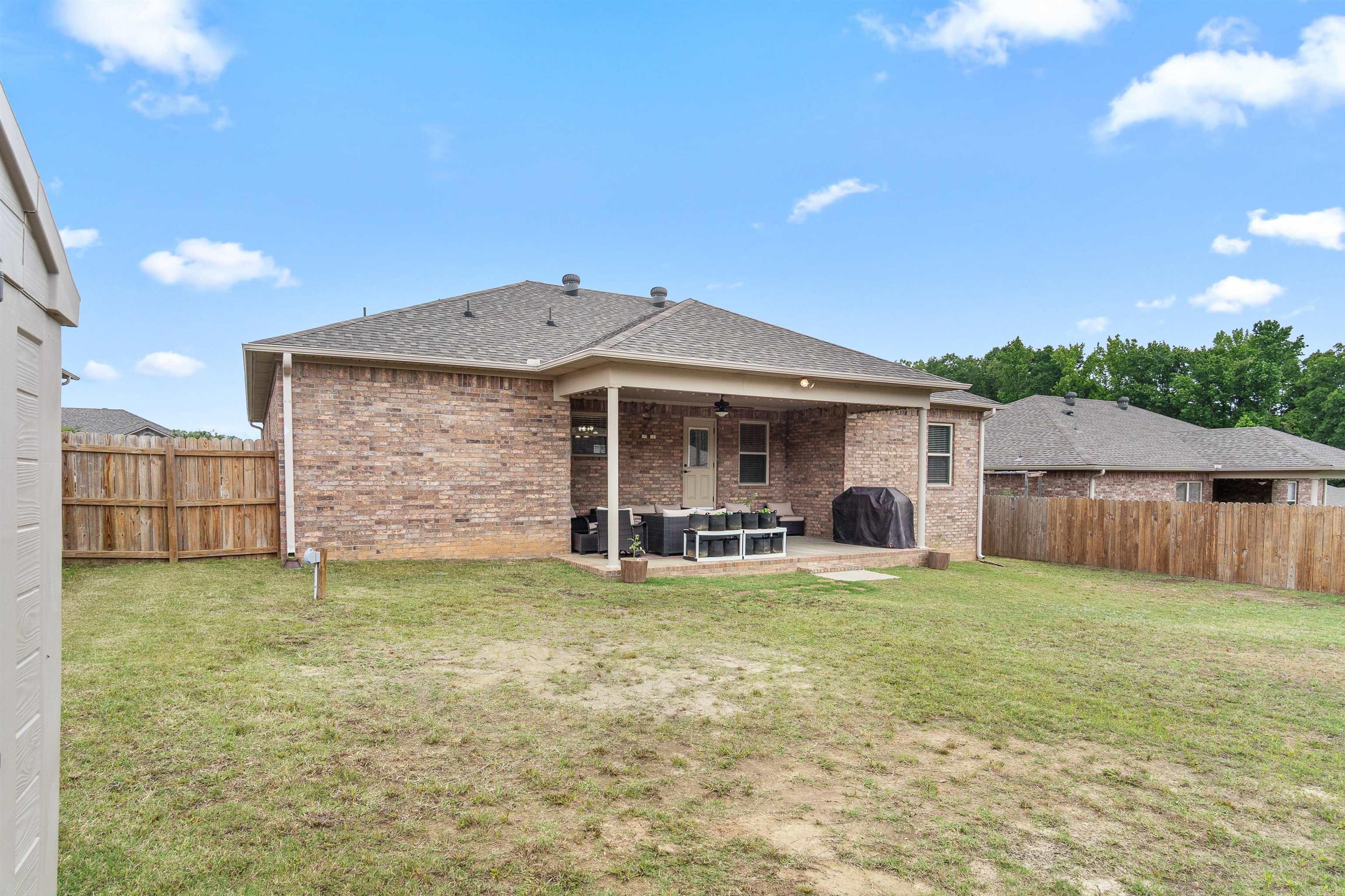 26 Huntington  Austin, AR