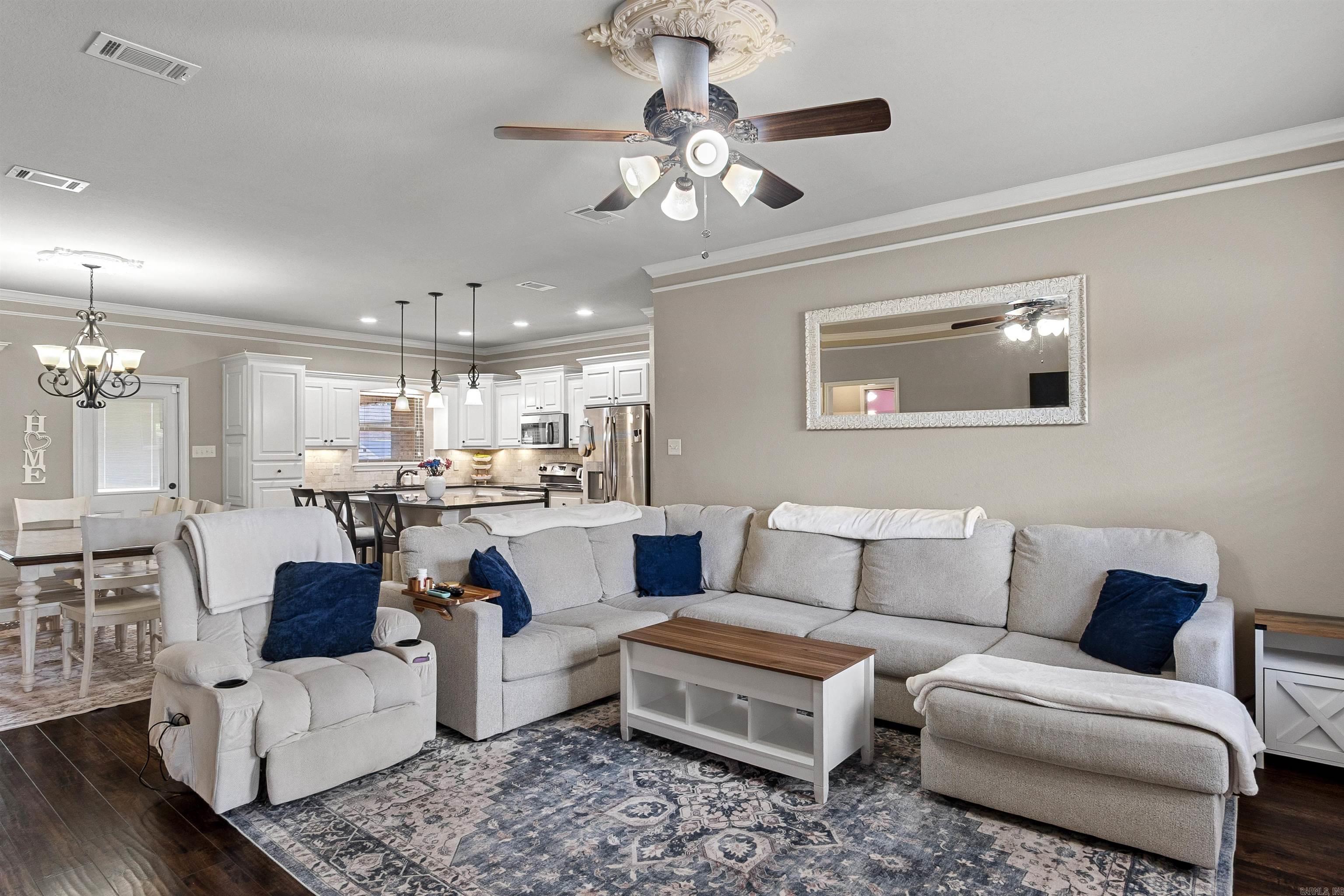 26 Huntington  Austin, AR