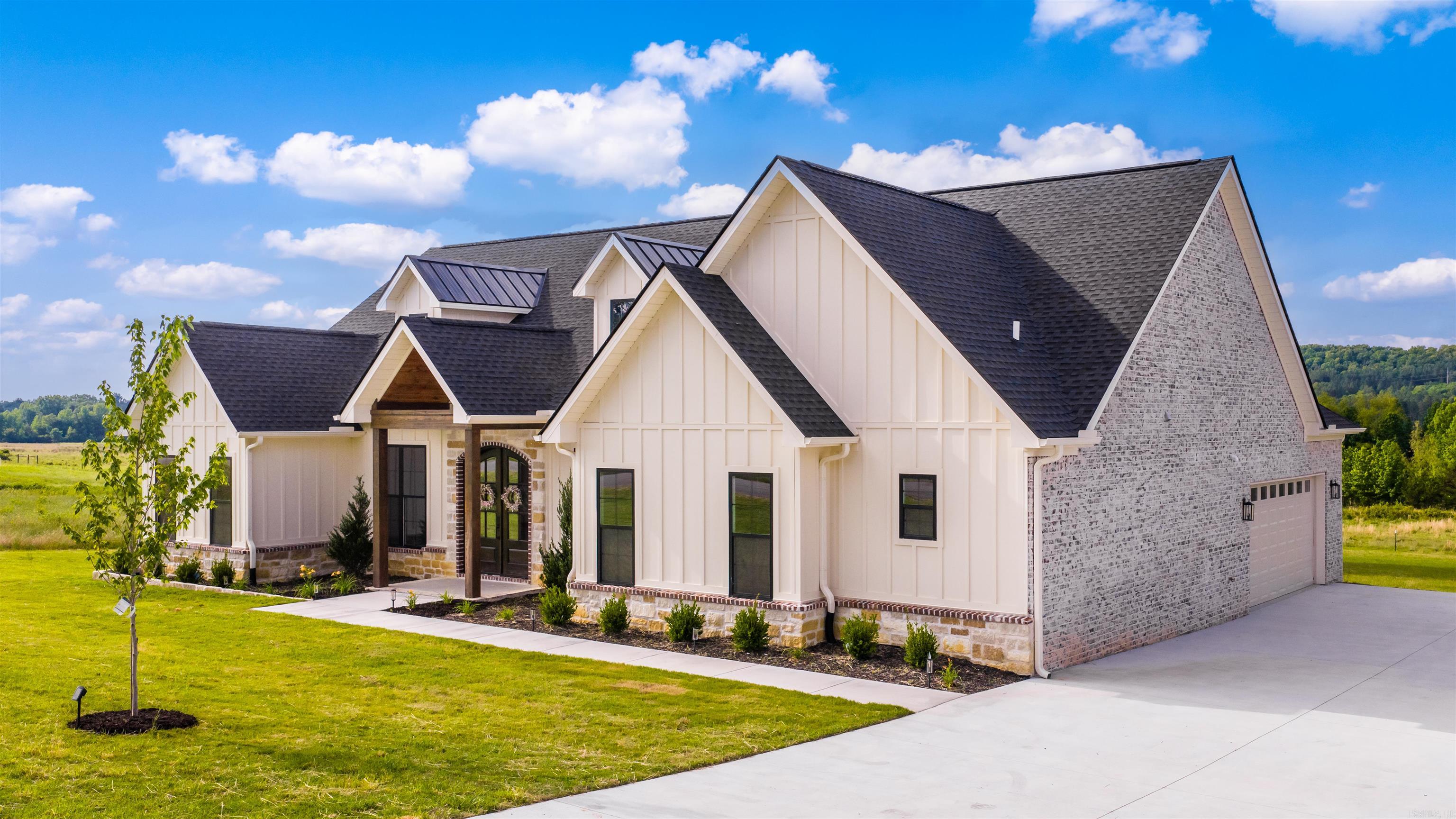 240 Castleberry  Greenbrier, AR