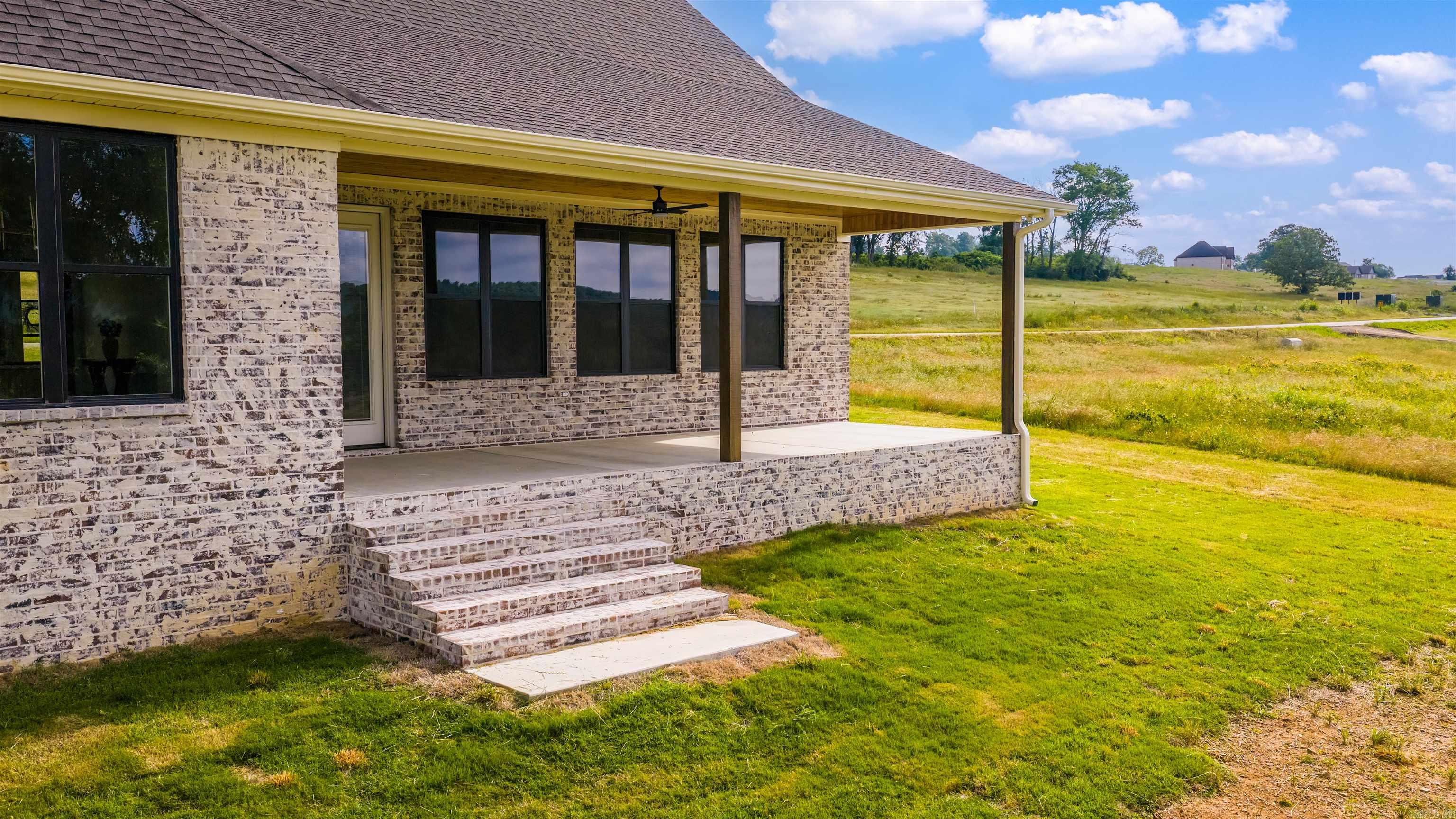 240 Castleberry  Greenbrier, AR