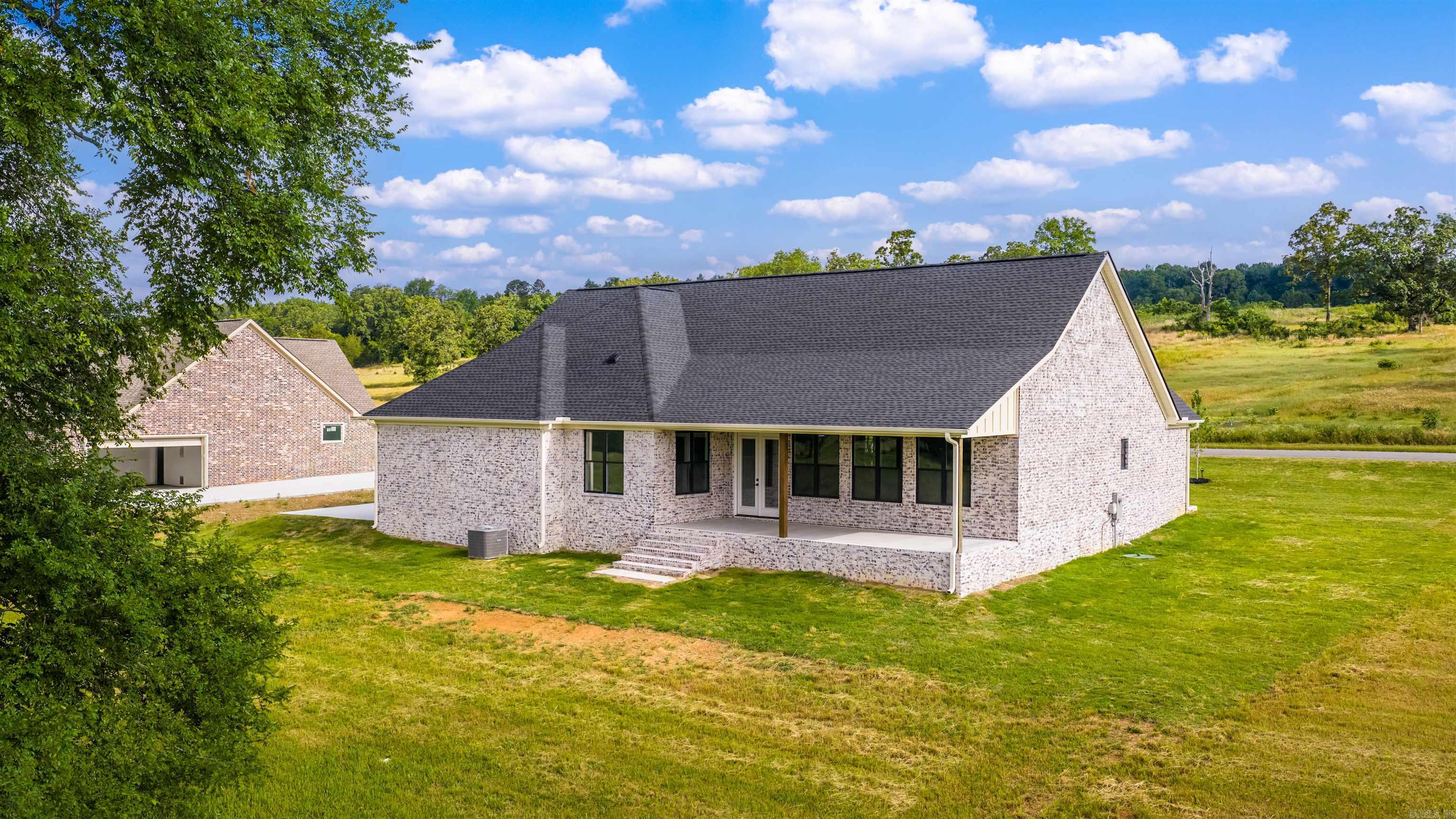 240 Castleberry  Greenbrier, AR