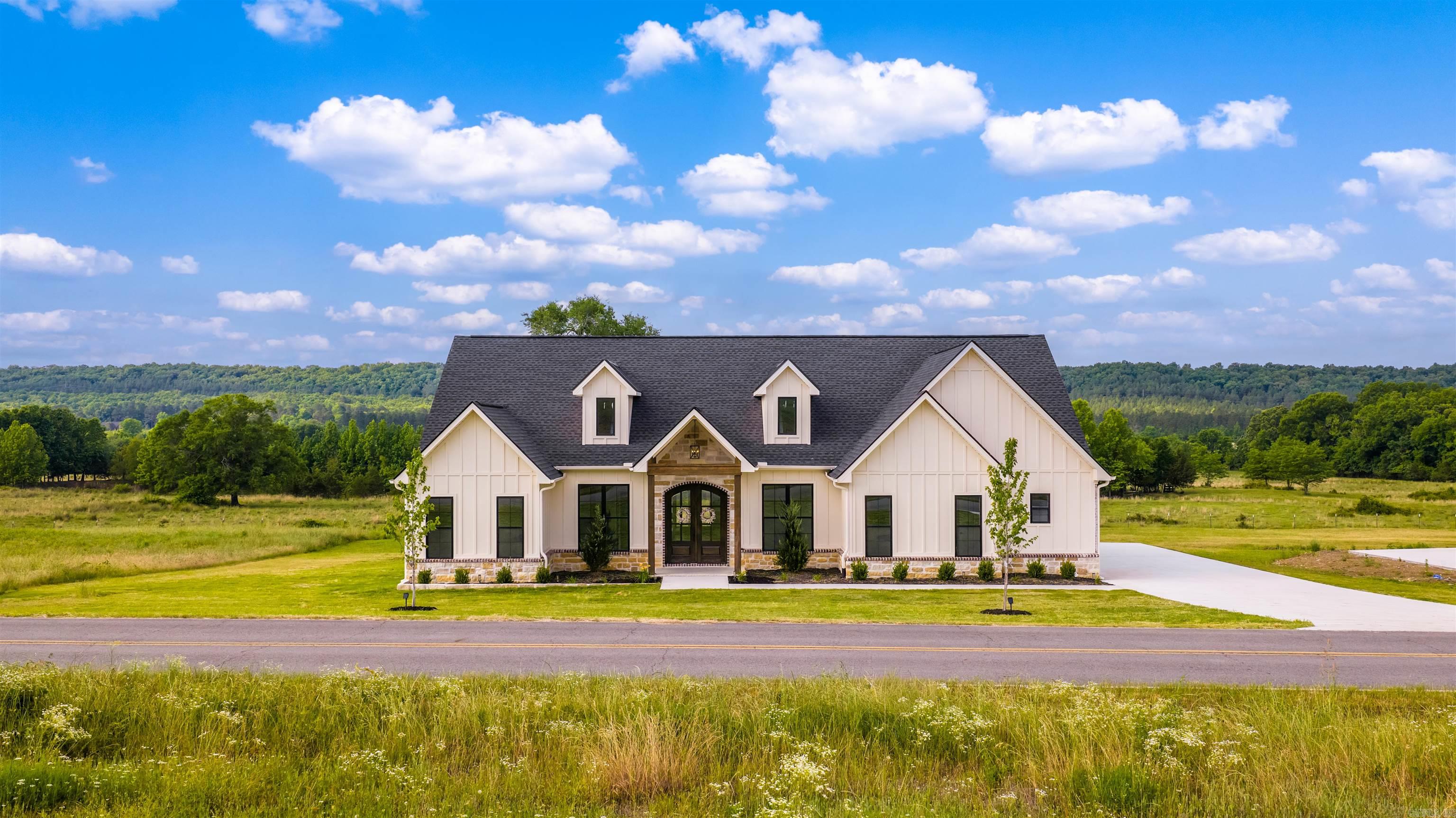 240 Castleberry  Greenbrier, AR