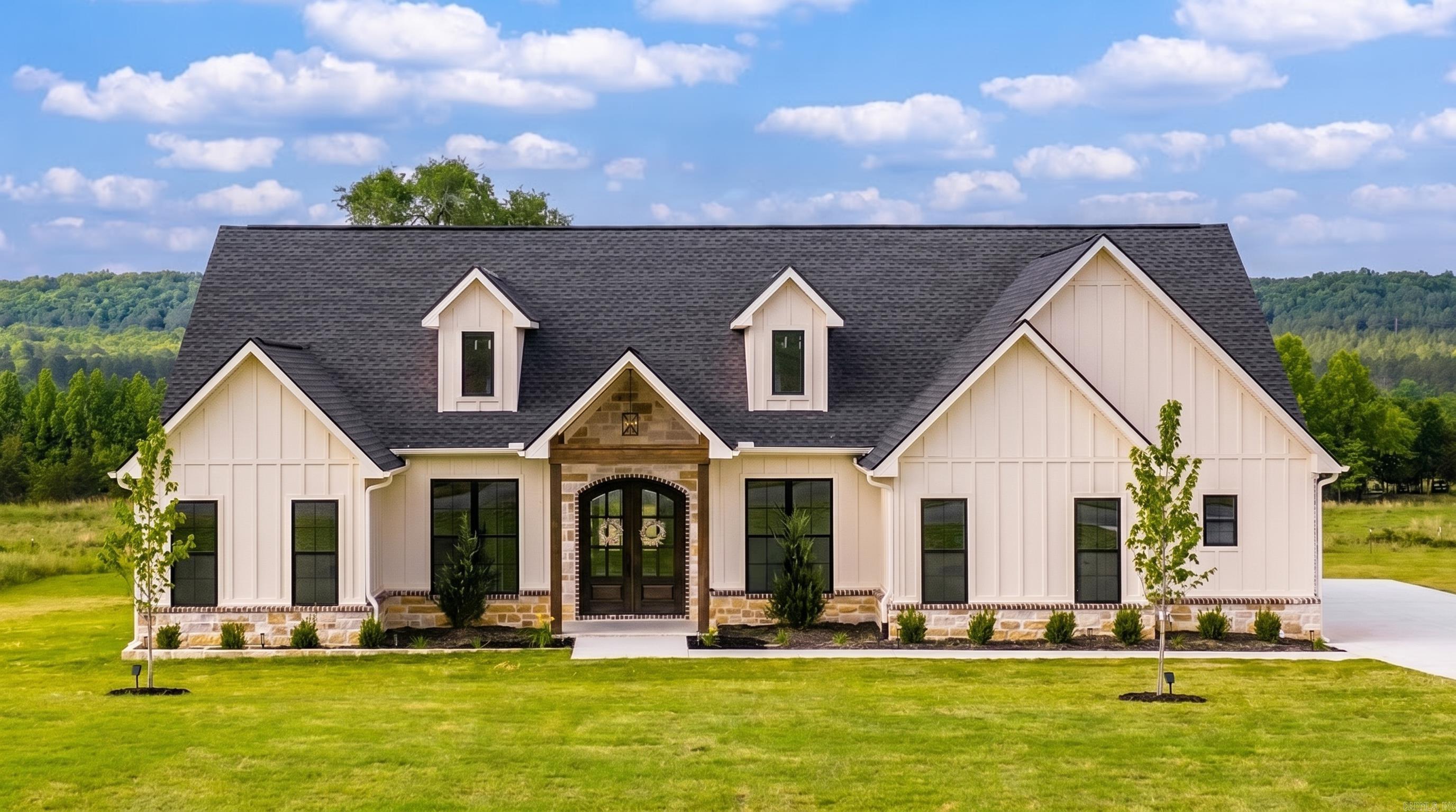 240 Castleberry  Greenbrier, AR
