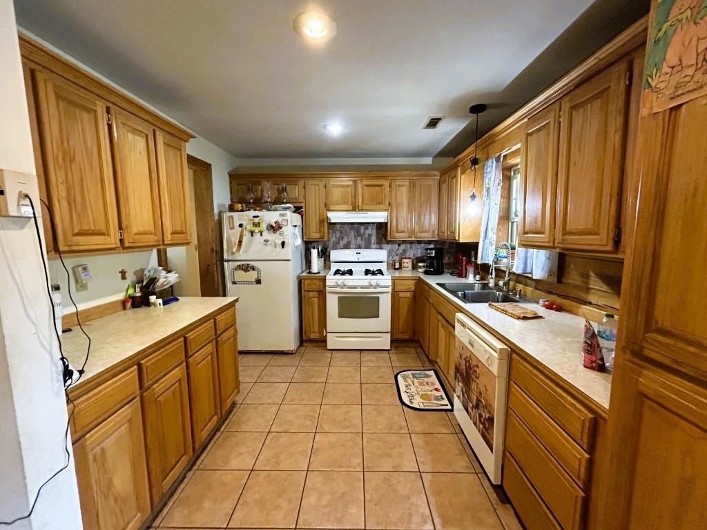2731 Holmes  Mountain View, AR