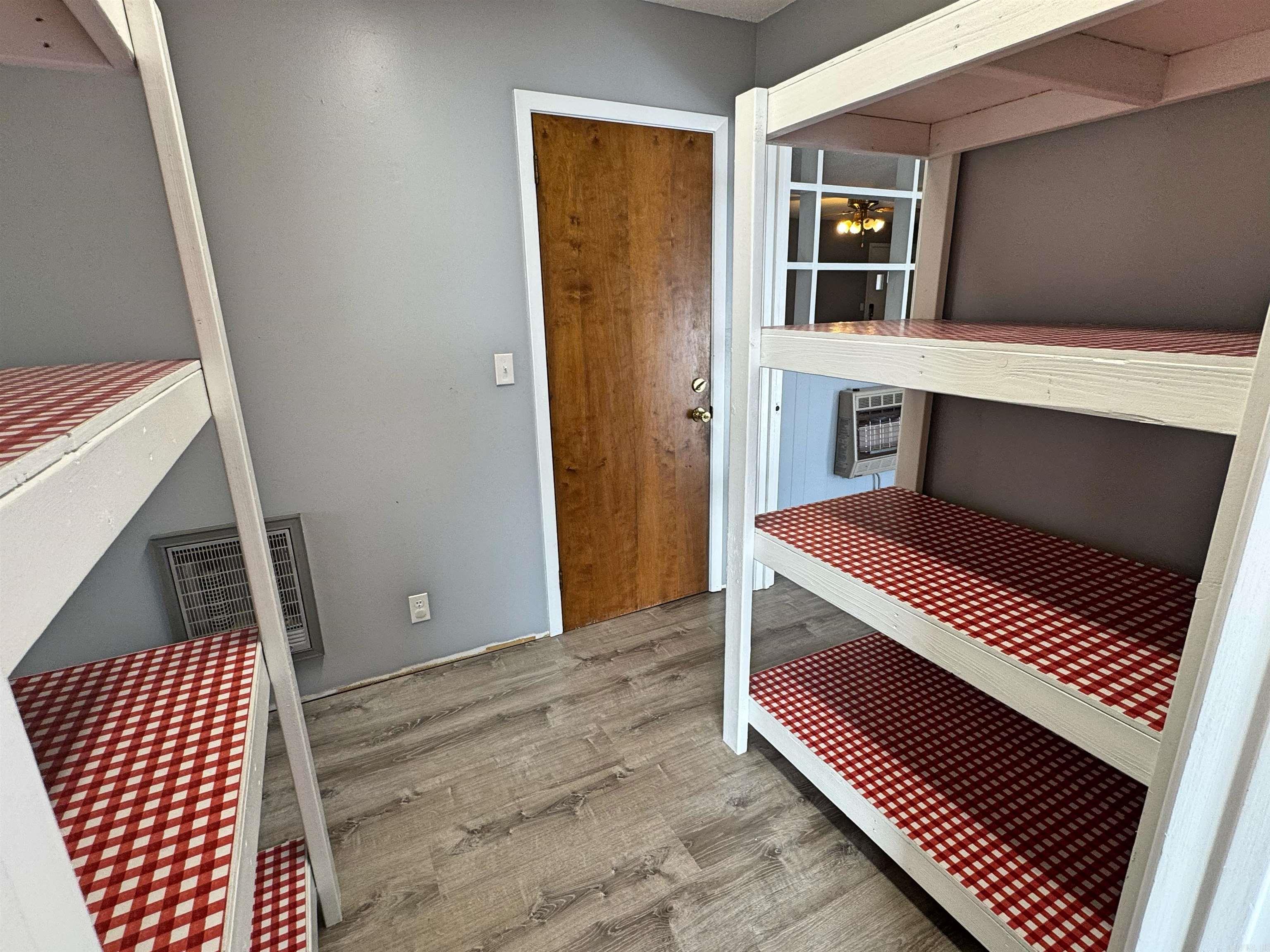908 Oak  Mountain View, AR