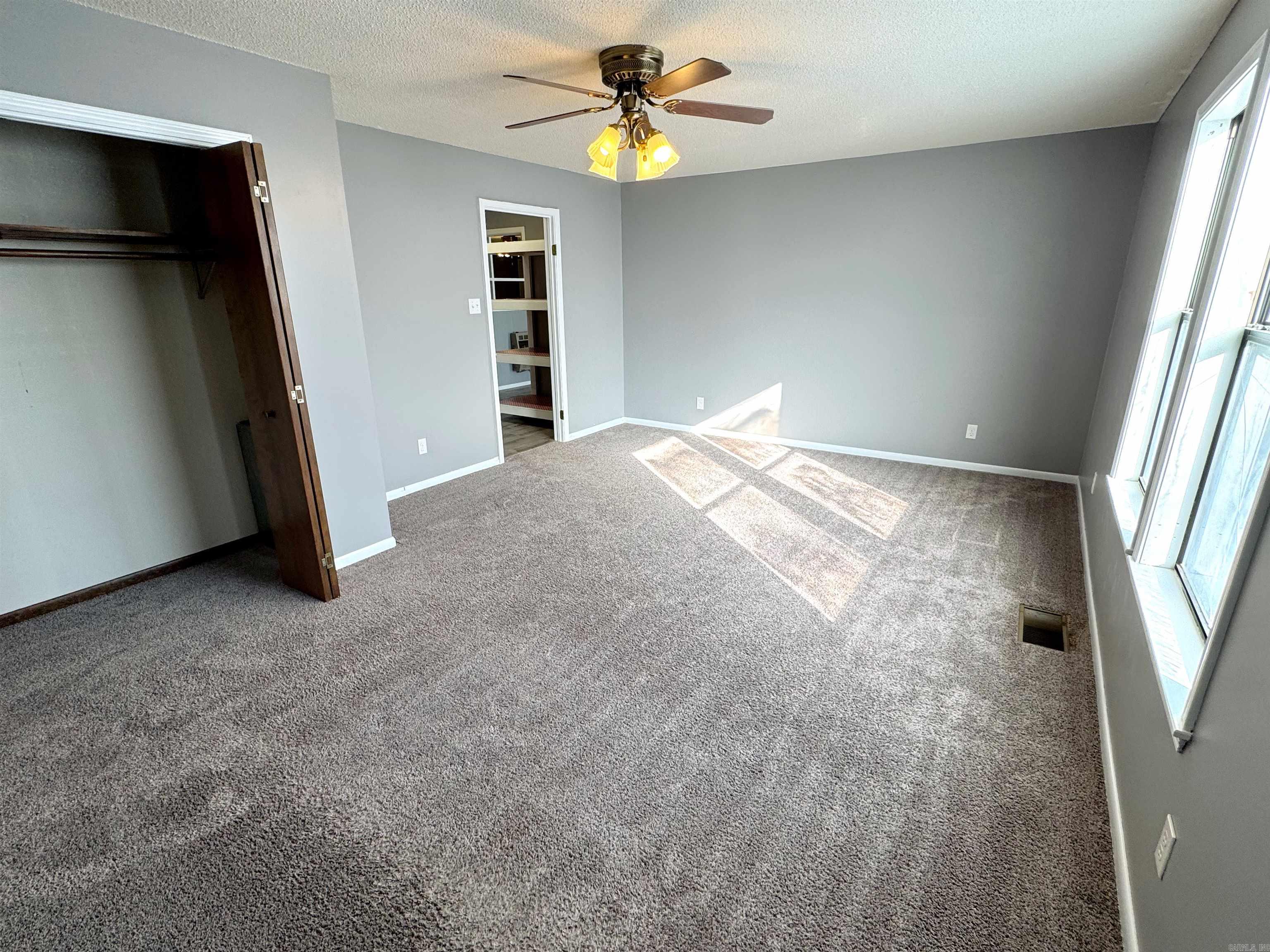 908 Oak  Mountain View, AR