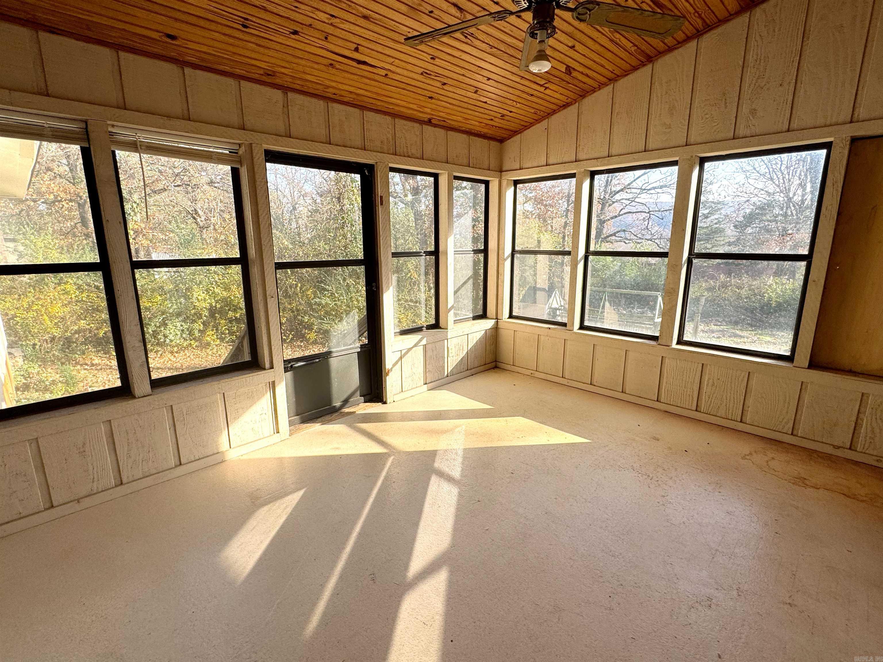 908 Oak  Mountain View, AR