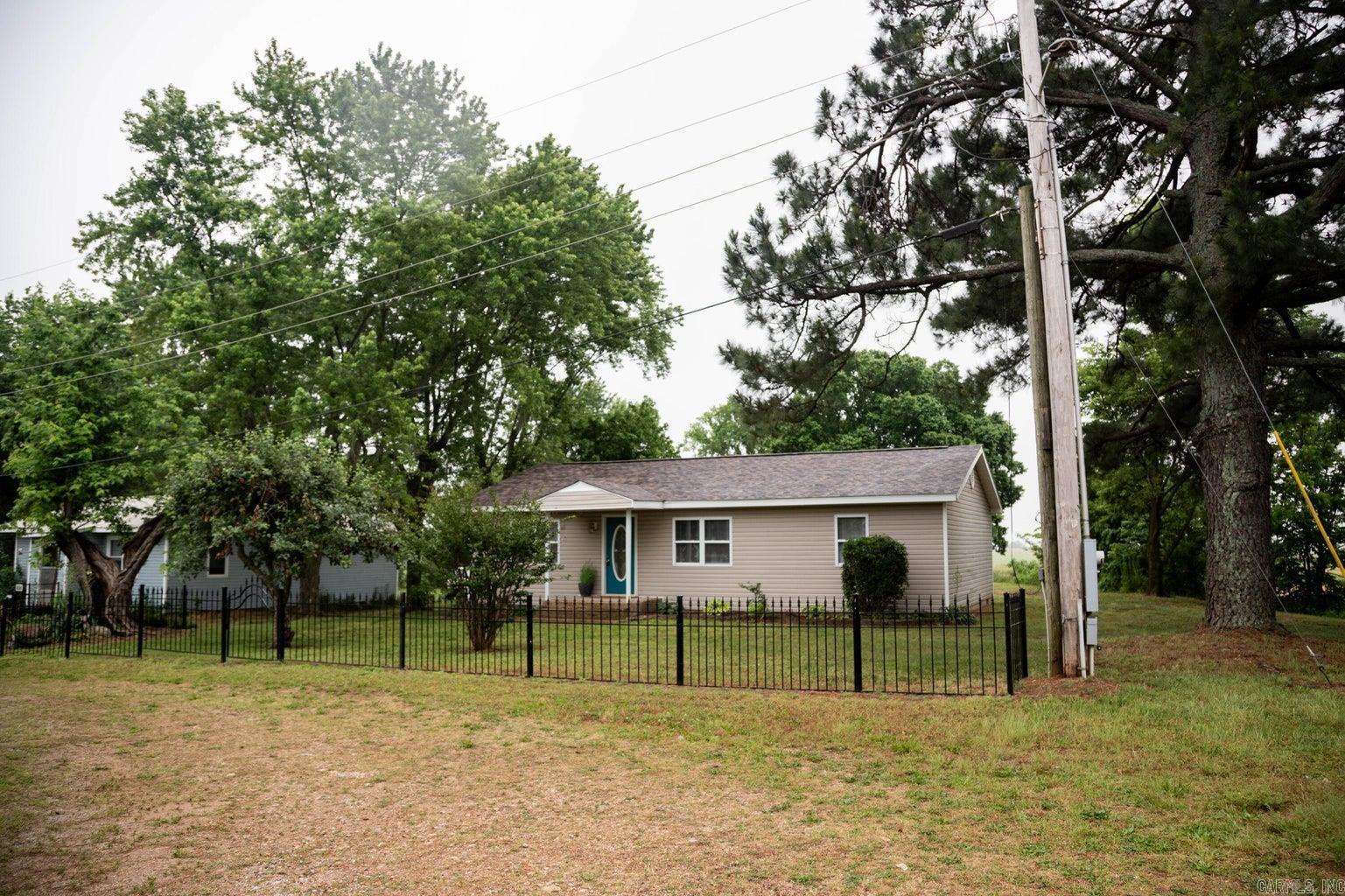 109 Manilla  Koshkonong, MO