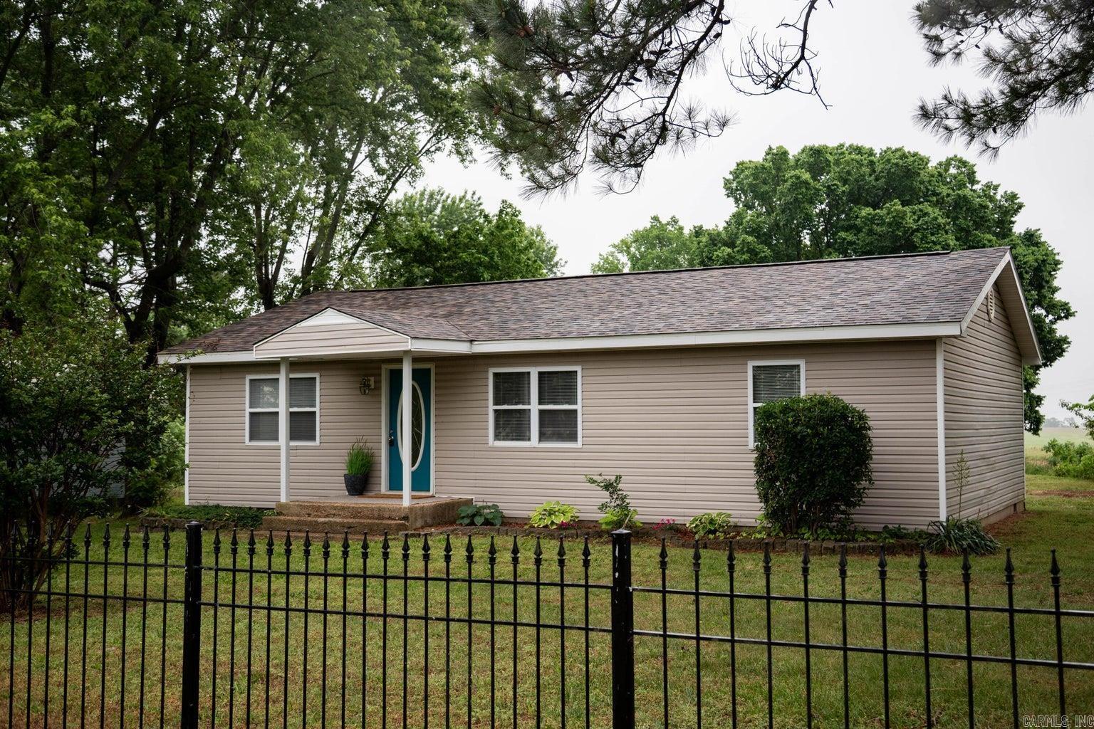 109 Manilla  Koshkonong, MO