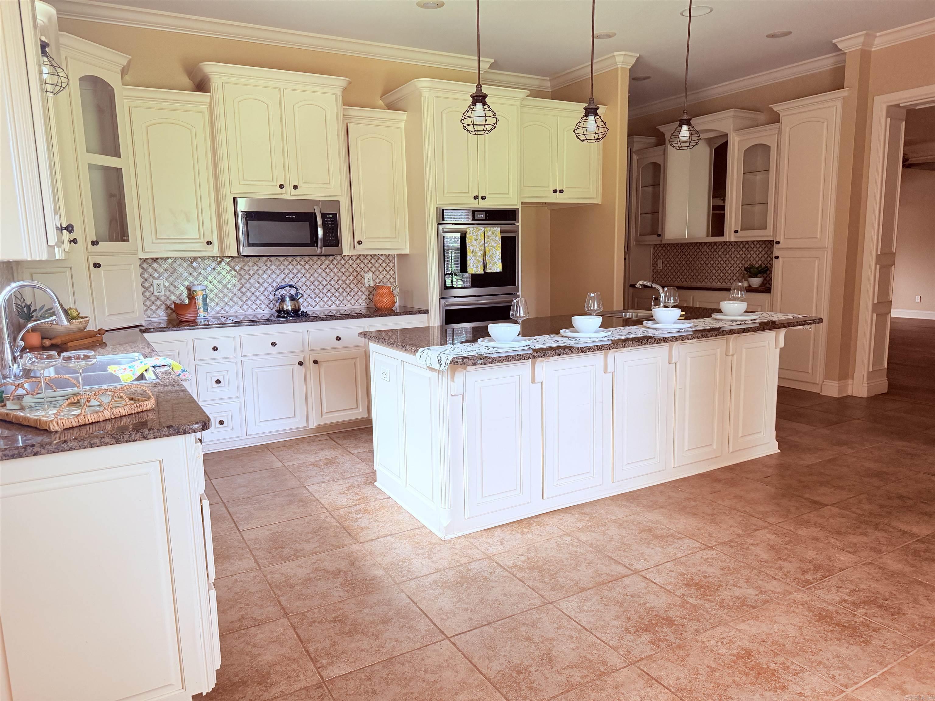 305 Edgewood Dr  Cabot, AR