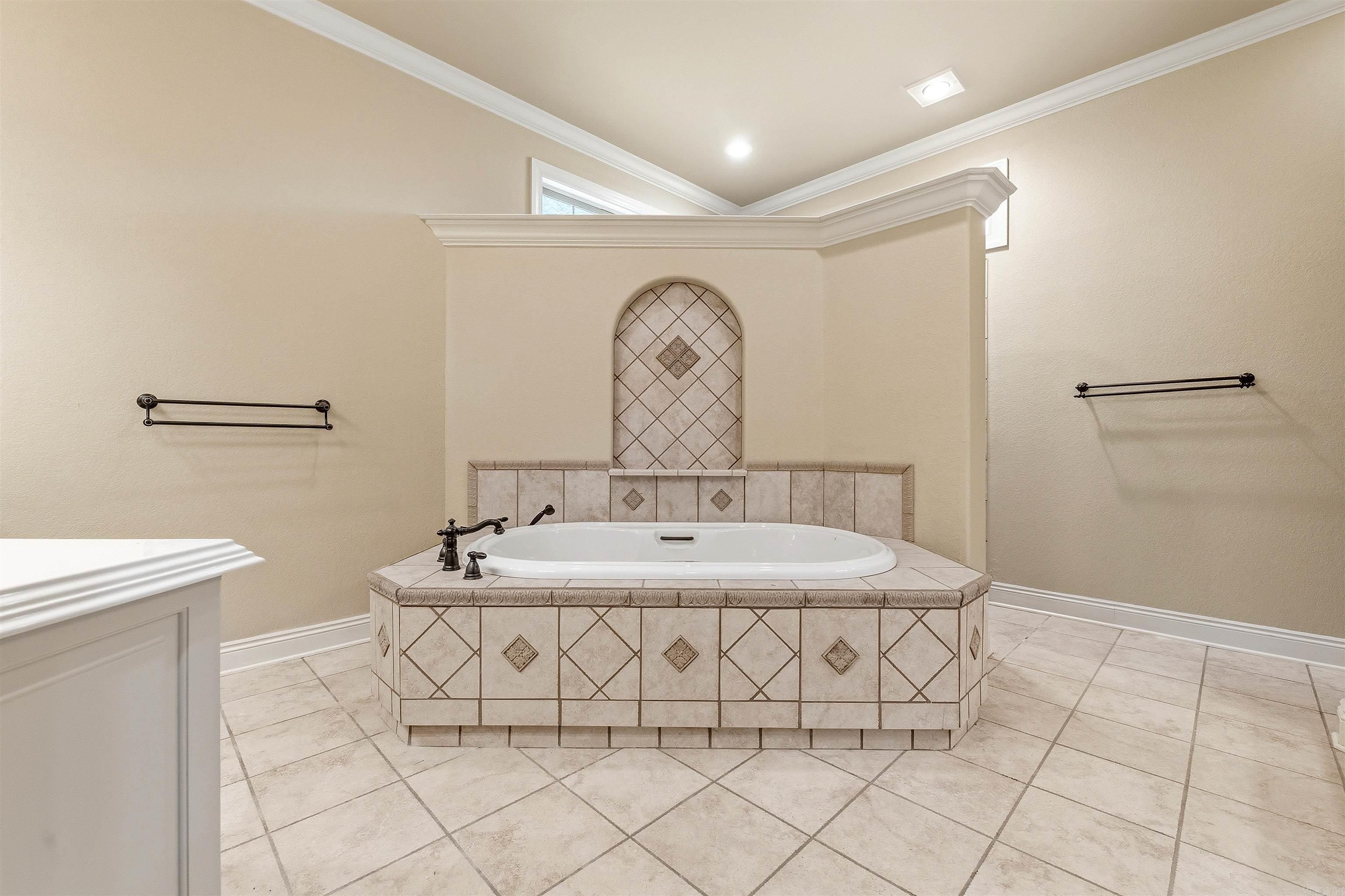 305 Edgewood Dr Cabot, AR 72023