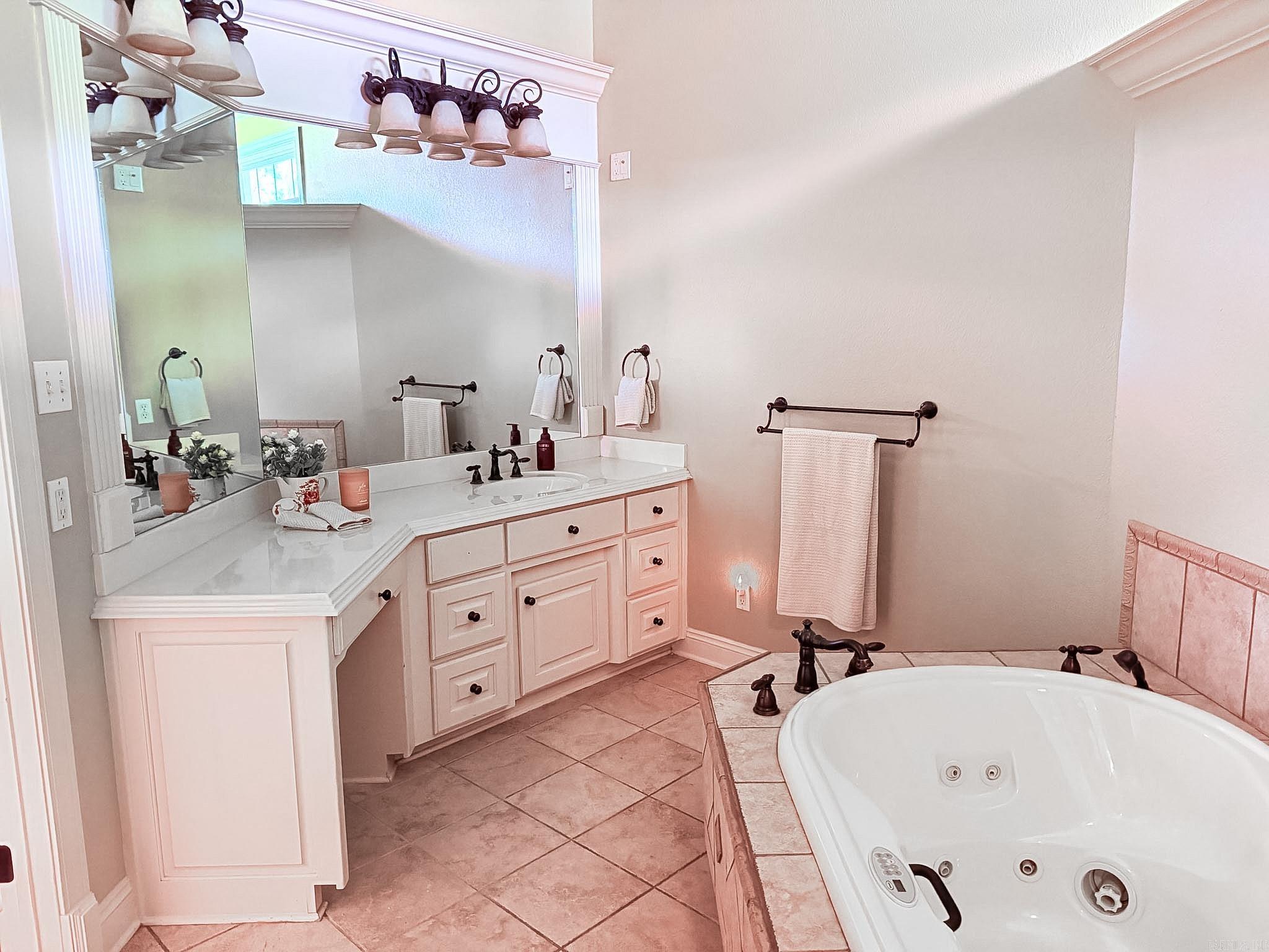 305 Edgewood Dr Cabot, AR 72023