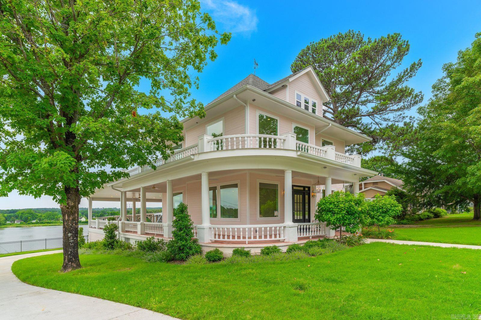 601 W River  Ozark, AR