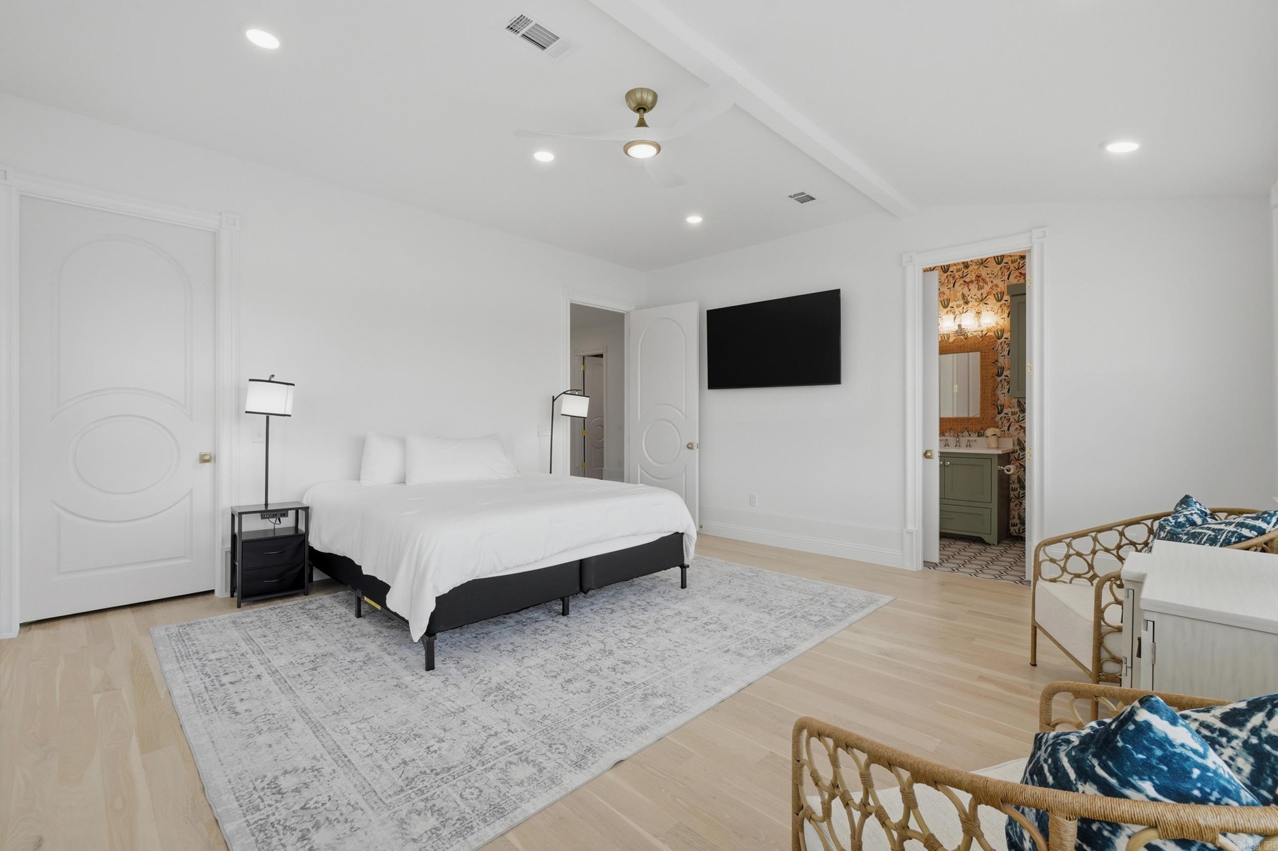 601 W River  Ozark, AR