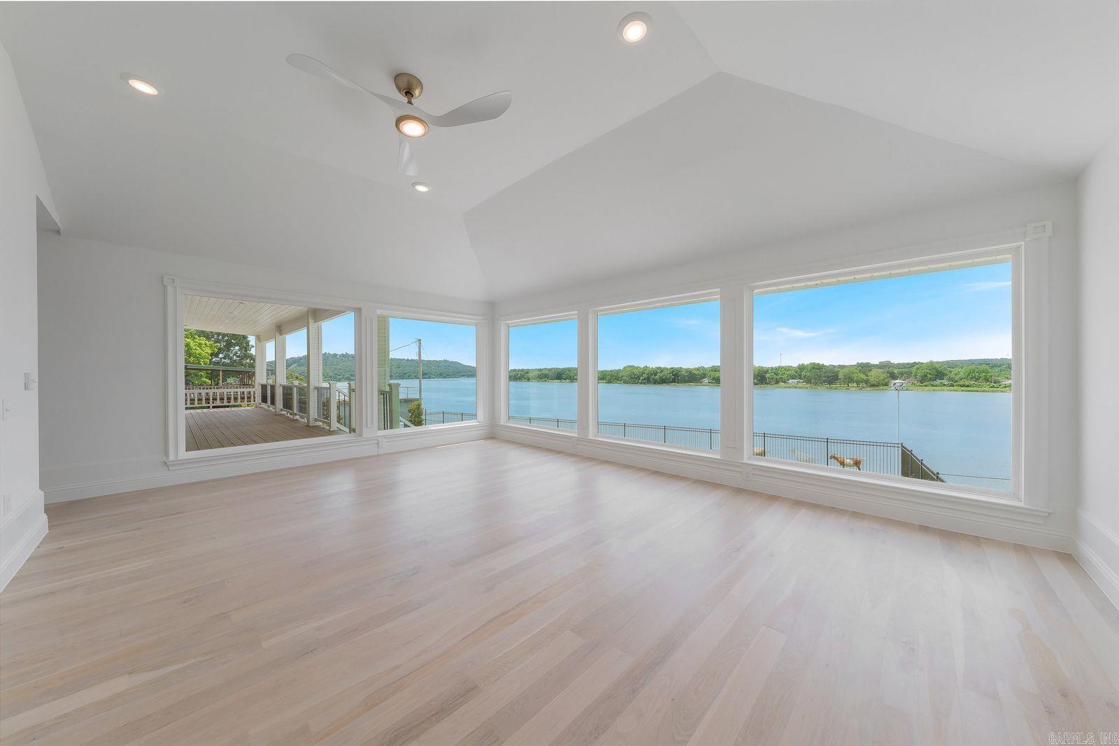 601 W River  Ozark, AR