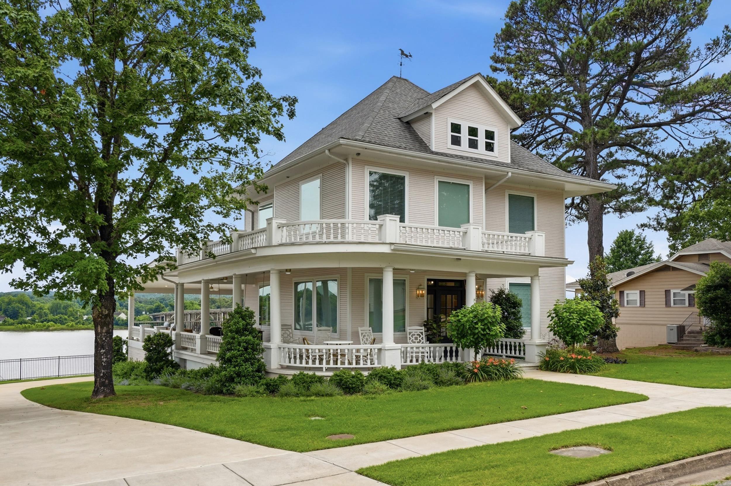 601 W River Ozark, AR 72949