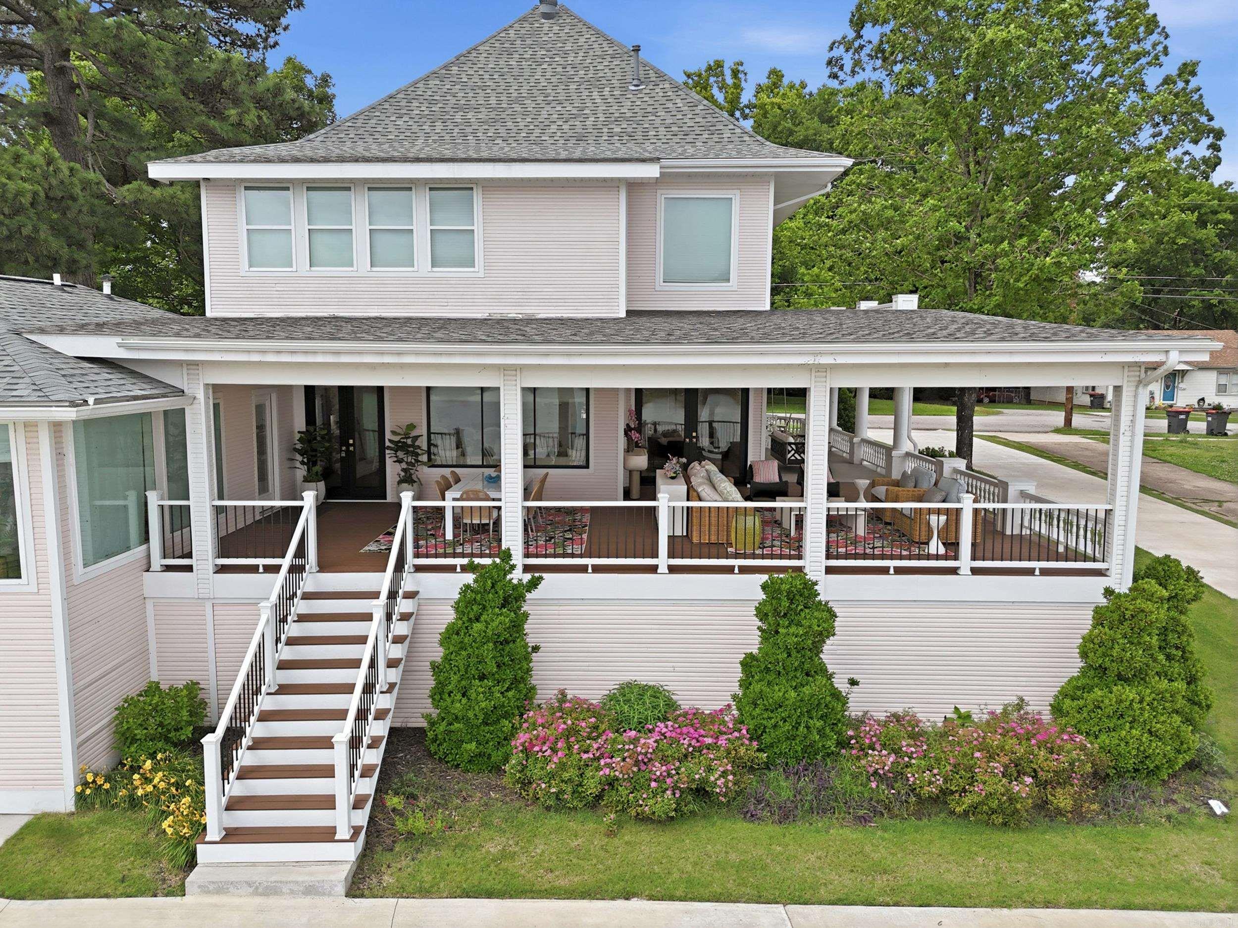 601 W River  Ozark, AR