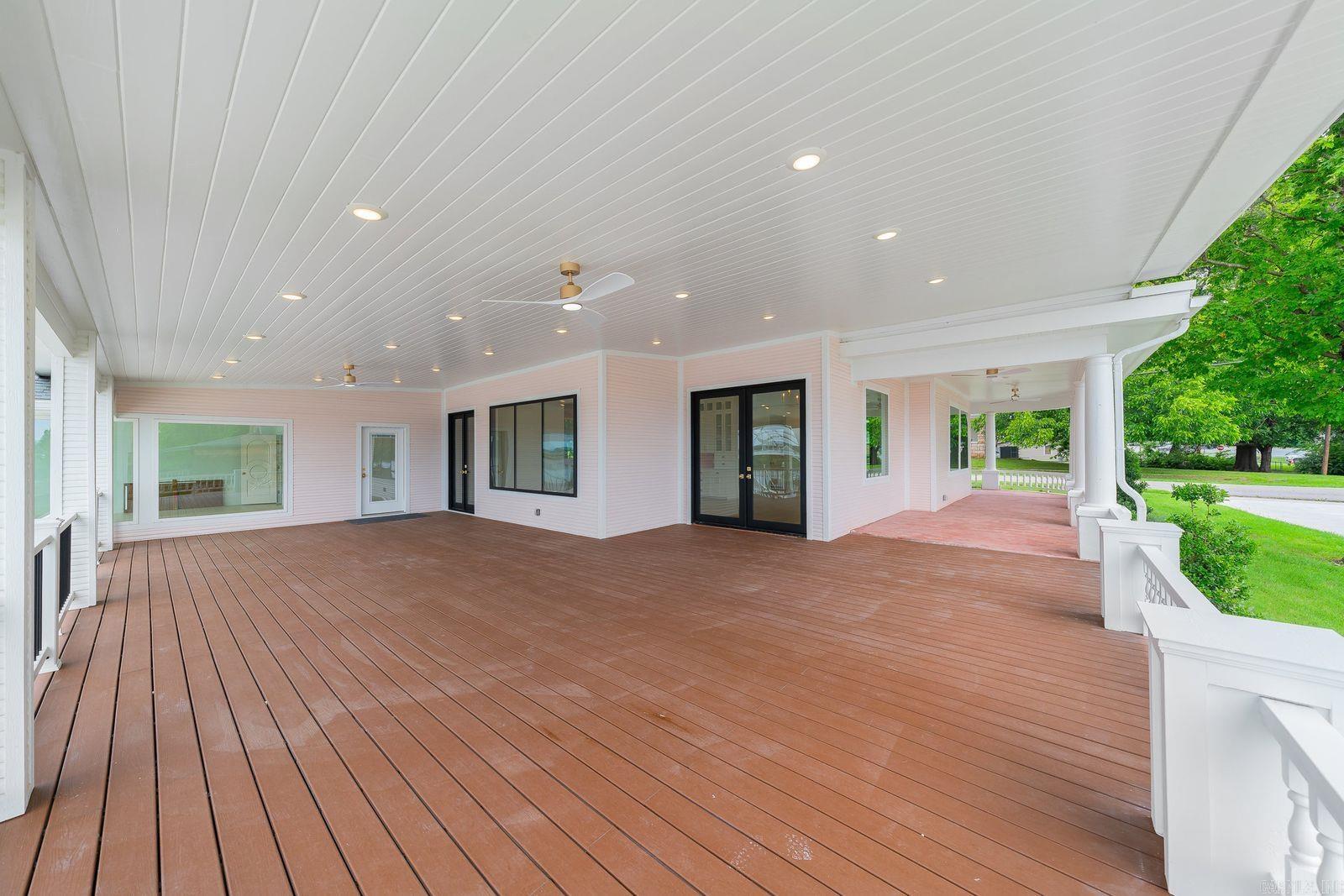601 W River  Ozark, AR