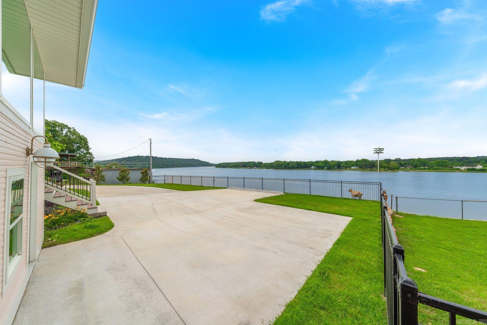 601 W River  Ozark, AR