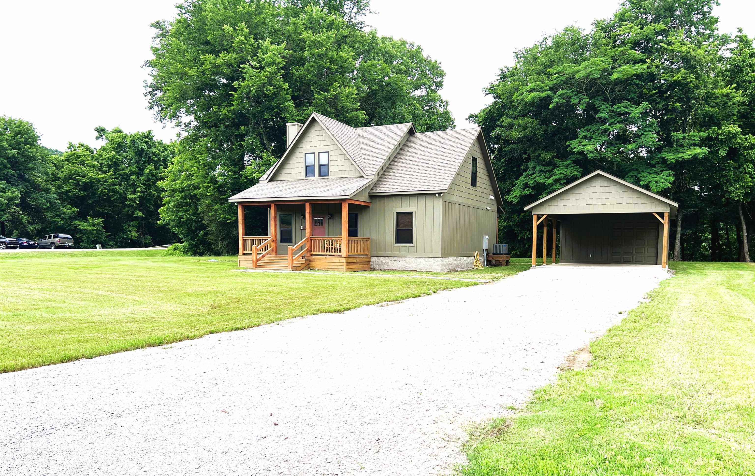 2 N Riverview  Mountain View, AR