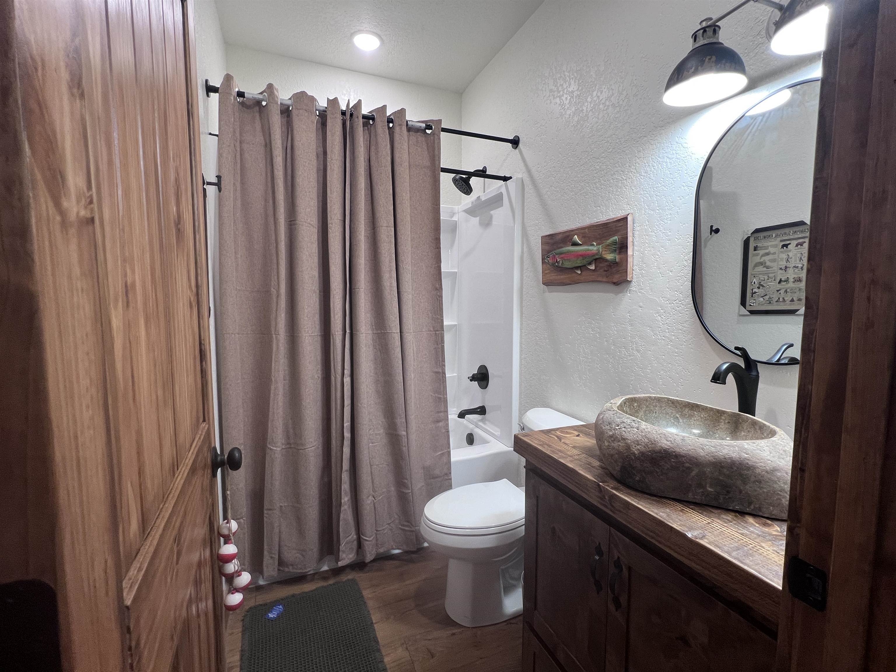 2 N Riverview  Mountain View, AR