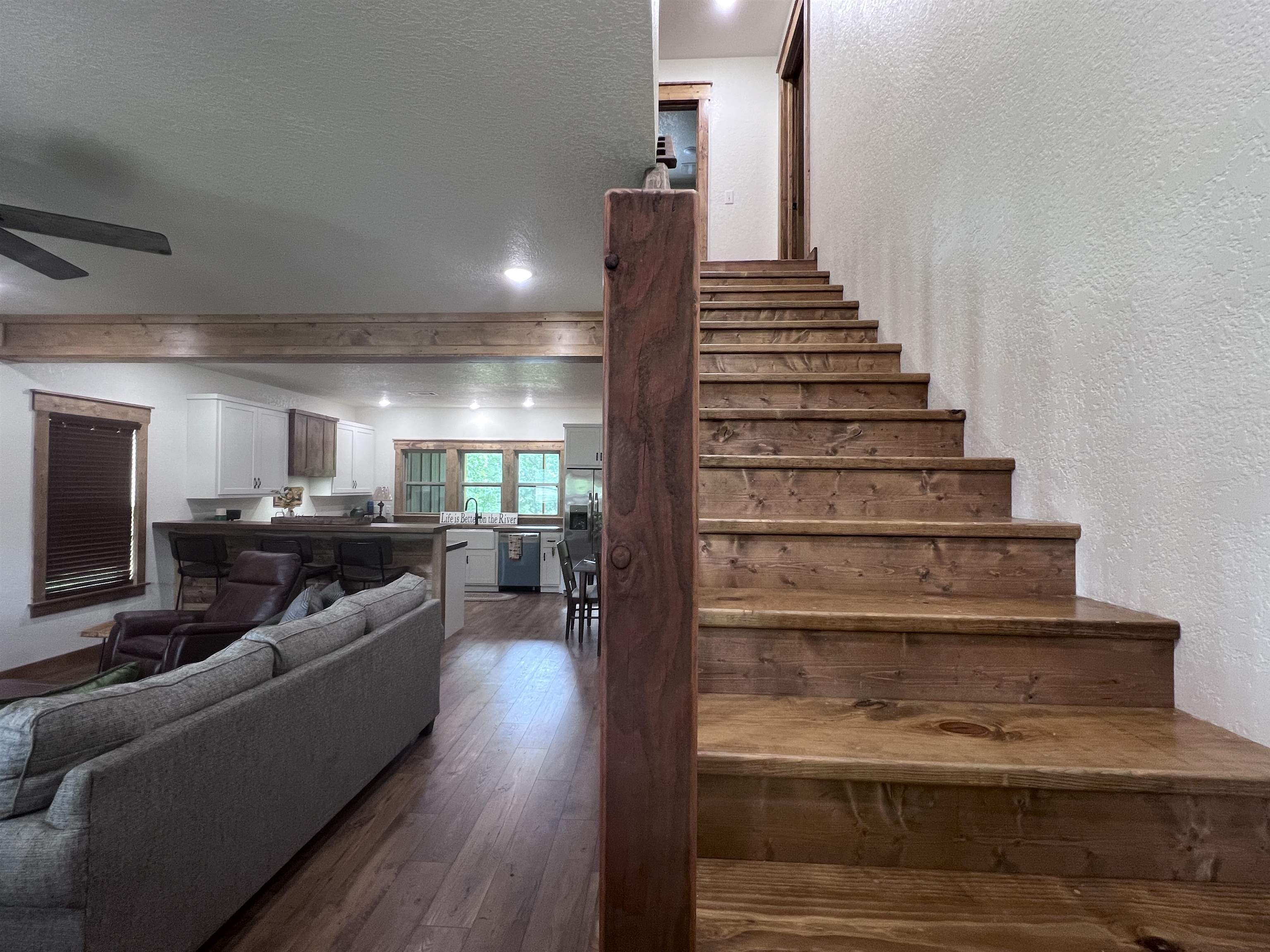 2 N Riverview  Mountain View, AR