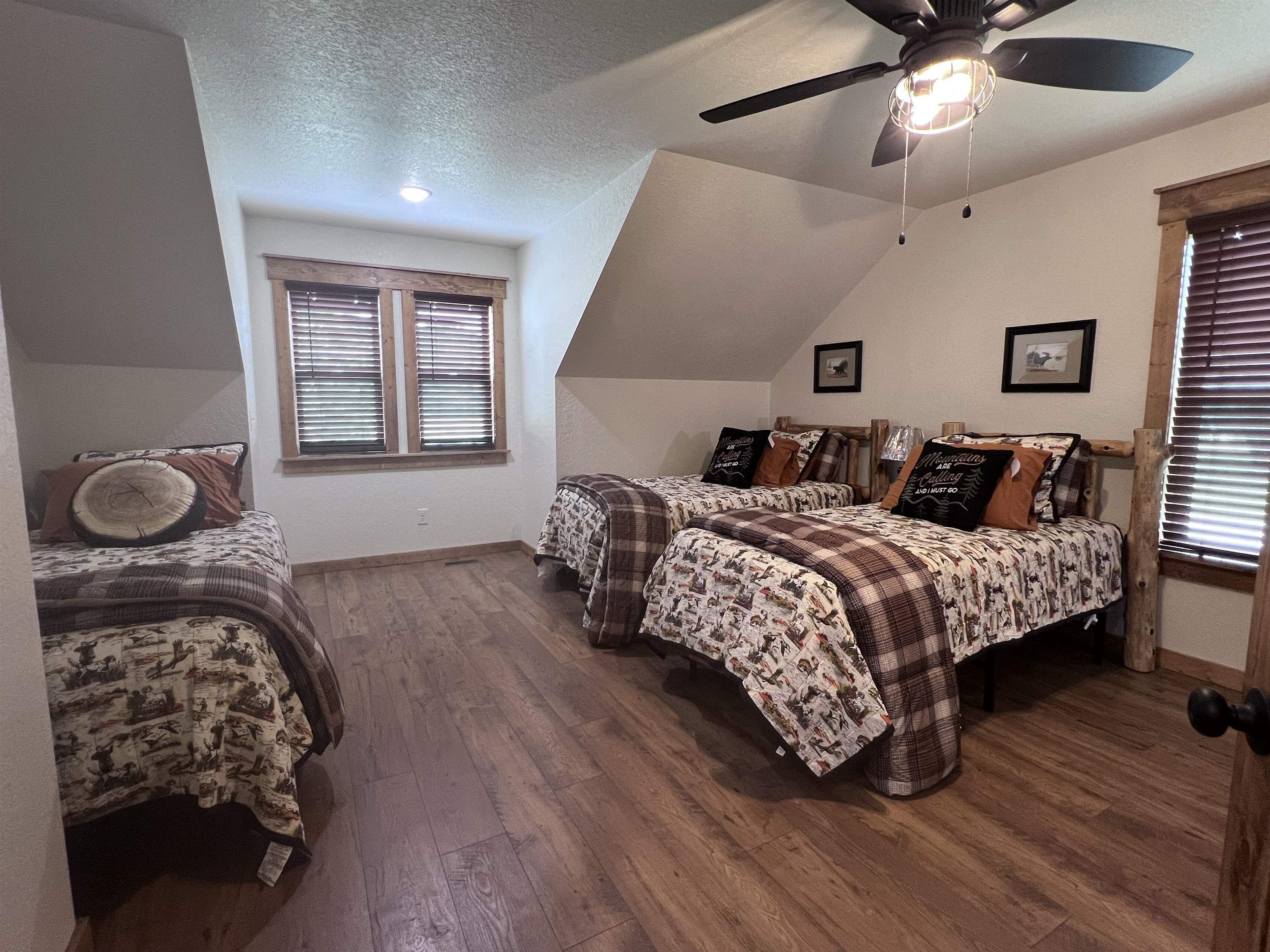 2 N Riverview  Mountain View, AR