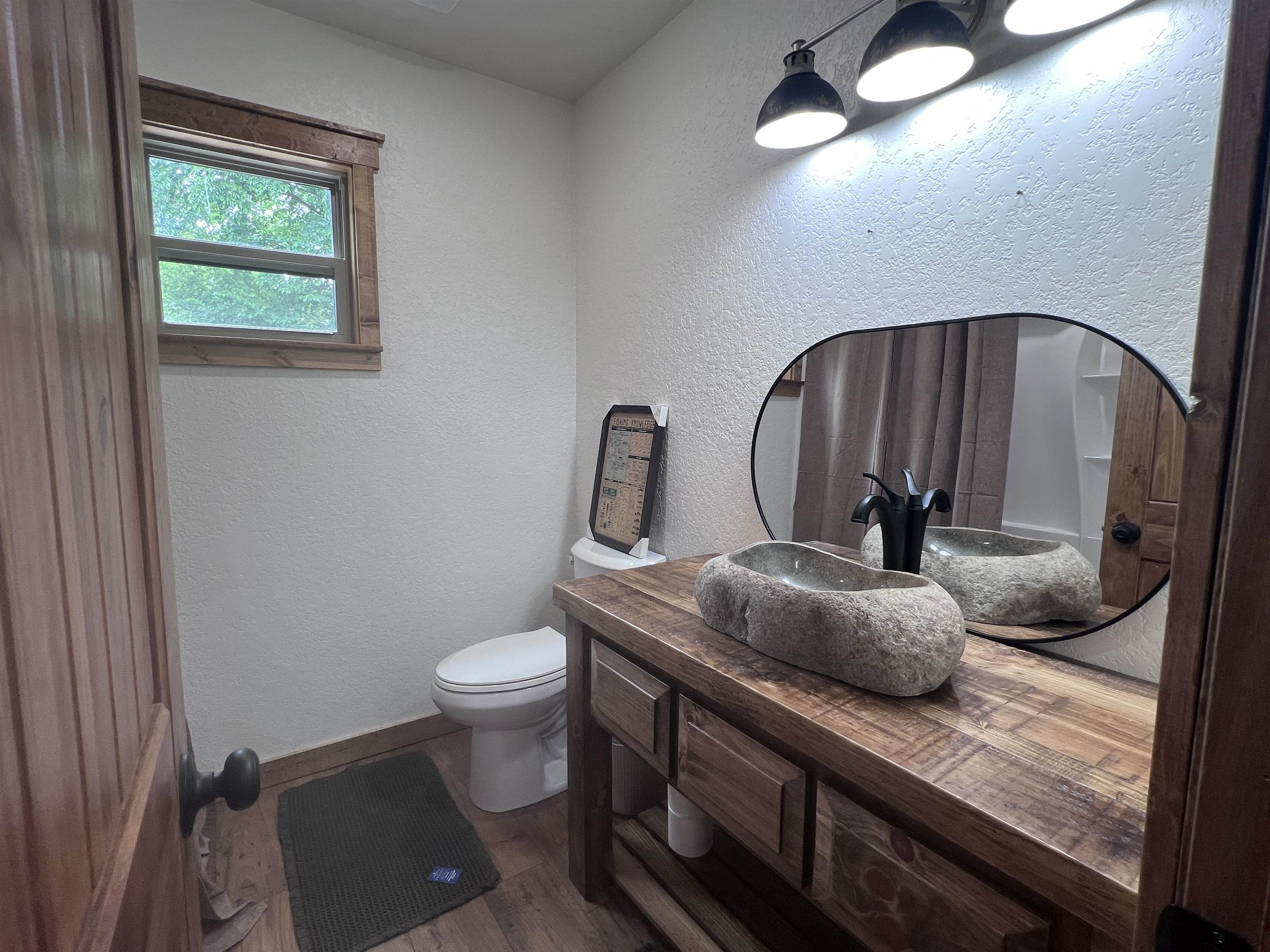 2 N Riverview  Mountain View, AR