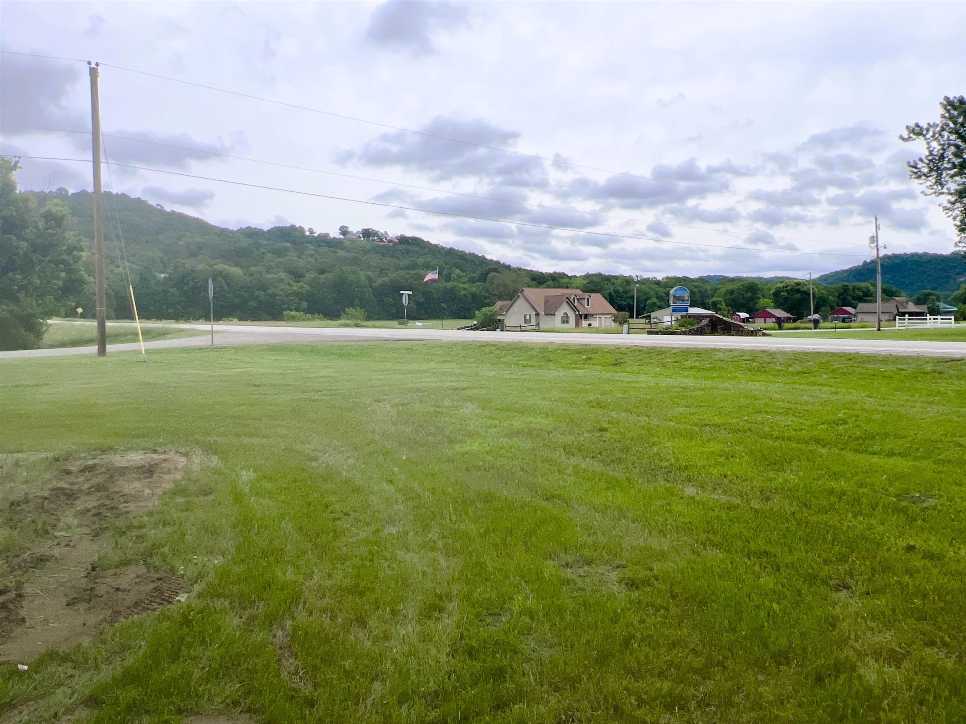 2 N Riverview  Mountain View, AR