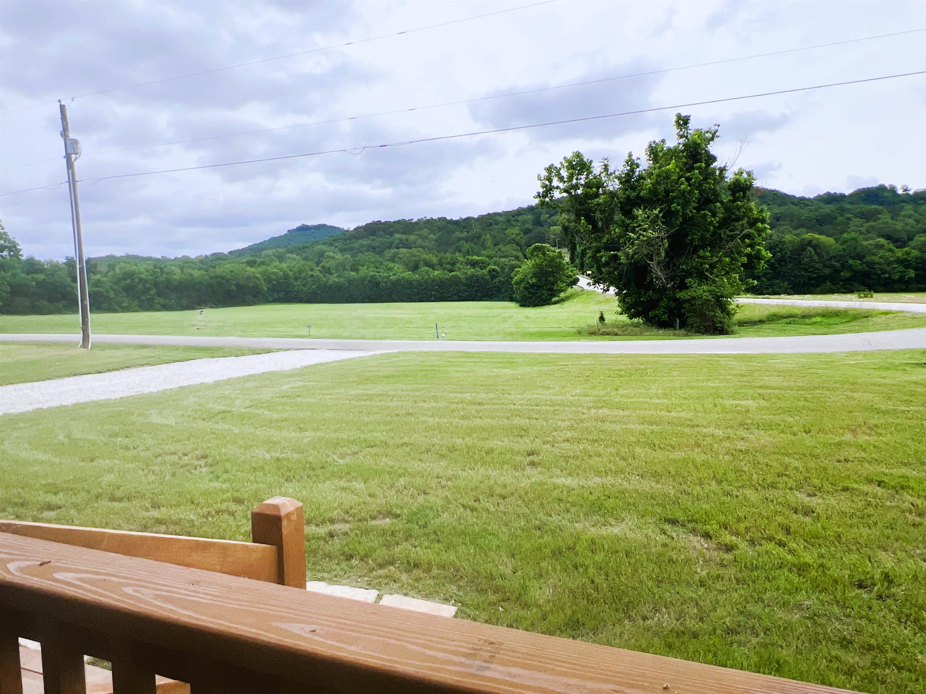 2 N Riverview  Mountain View, AR