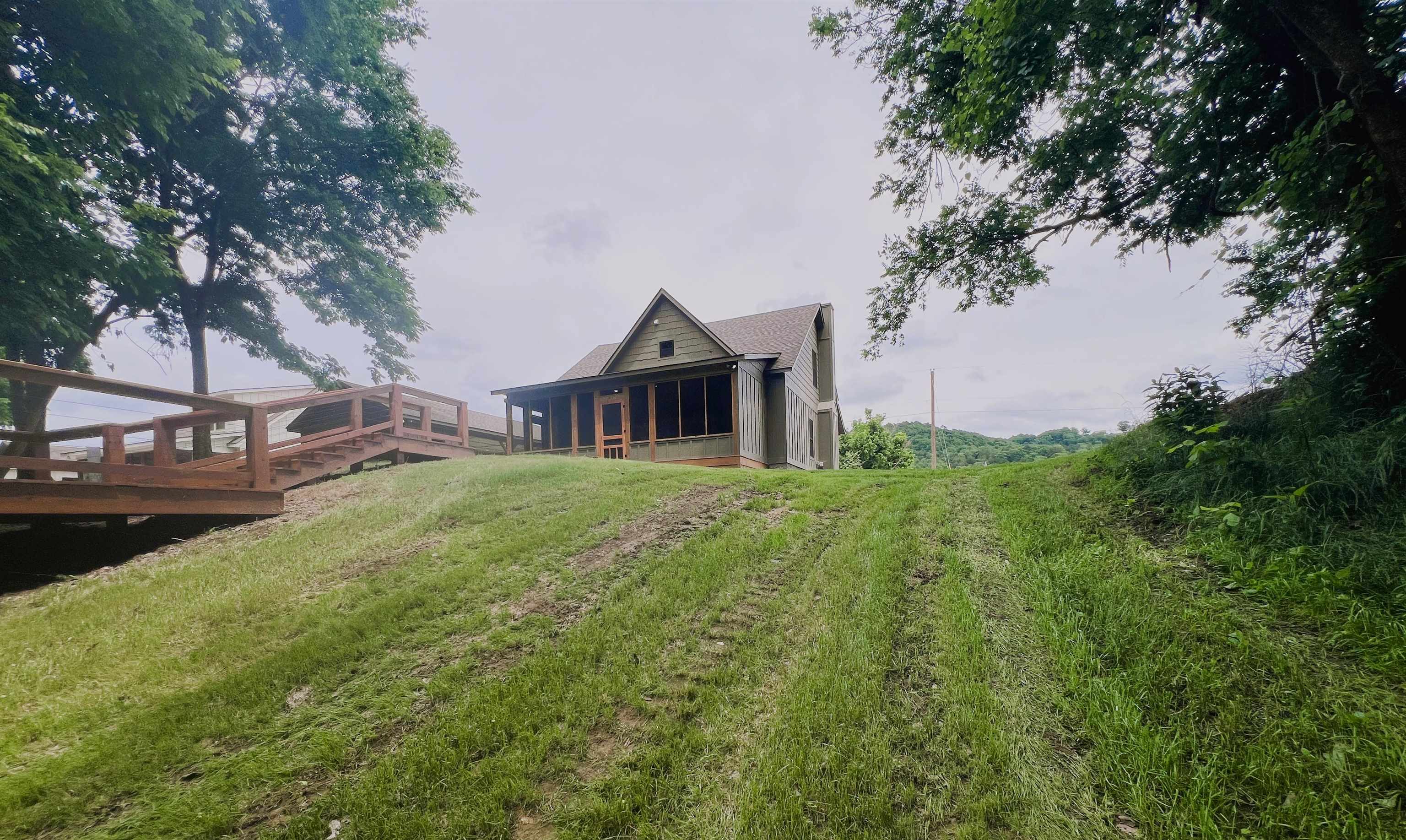 2 N Riverview  Mountain View, AR