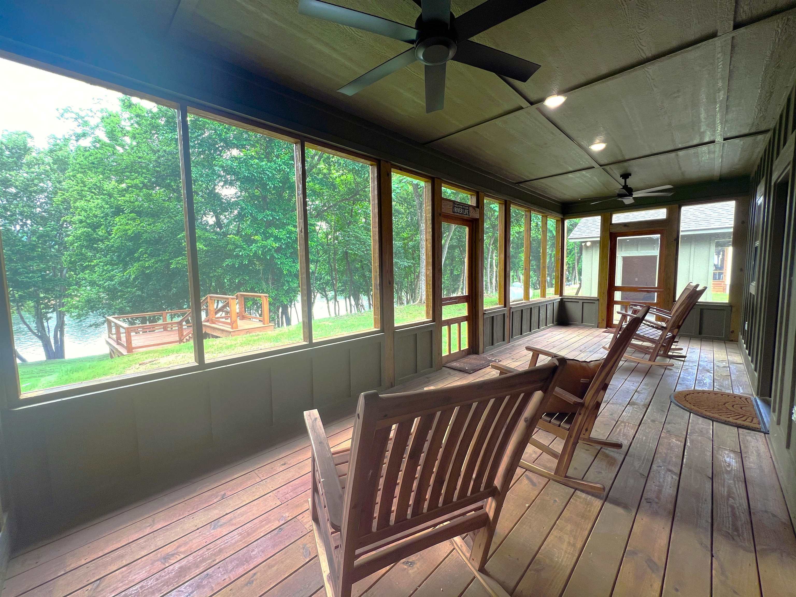 2 N Riverview  Mountain View, AR