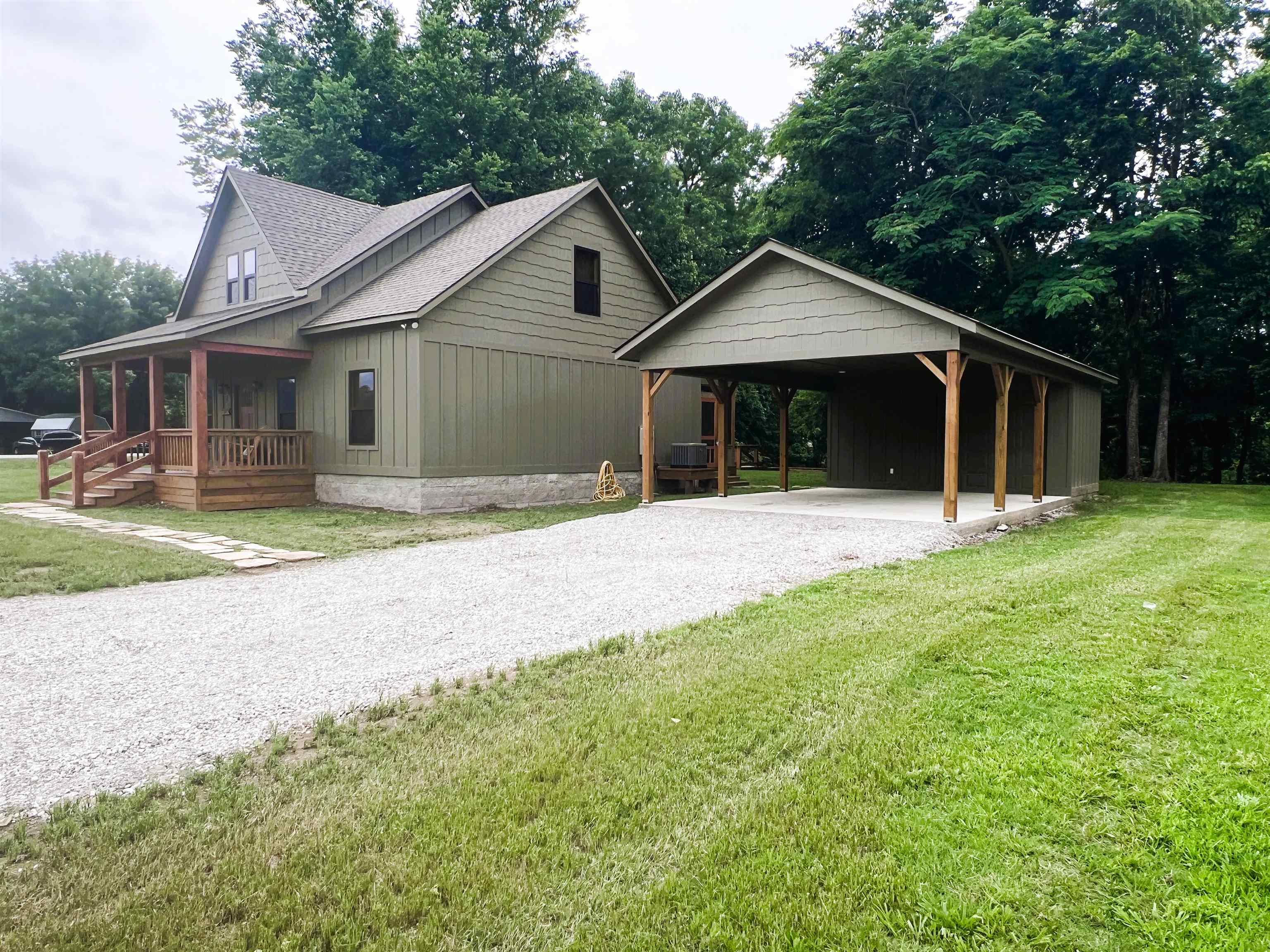 2 N Riverview  Mountain View, AR