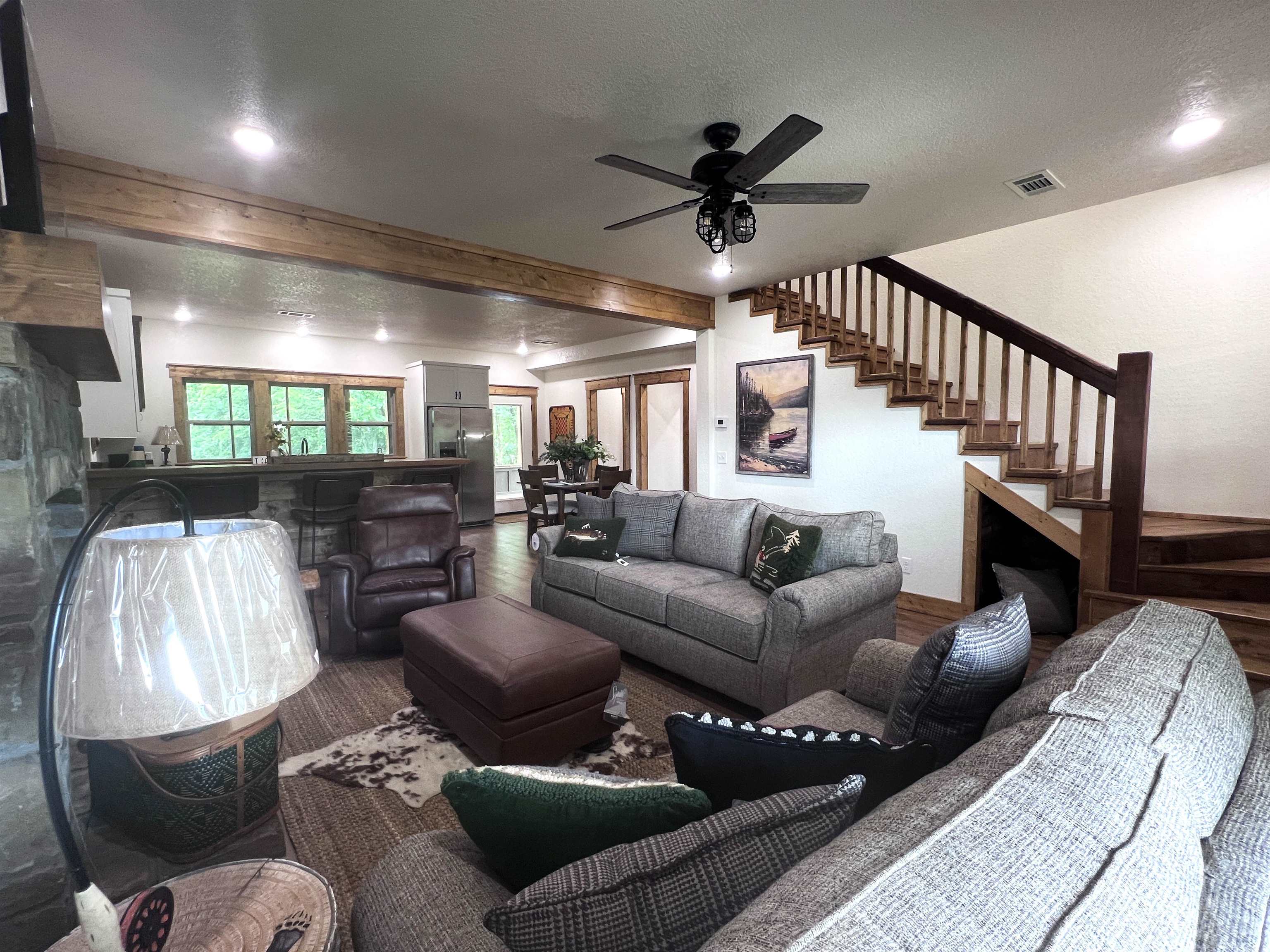 2 N Riverview  Mountain View, AR