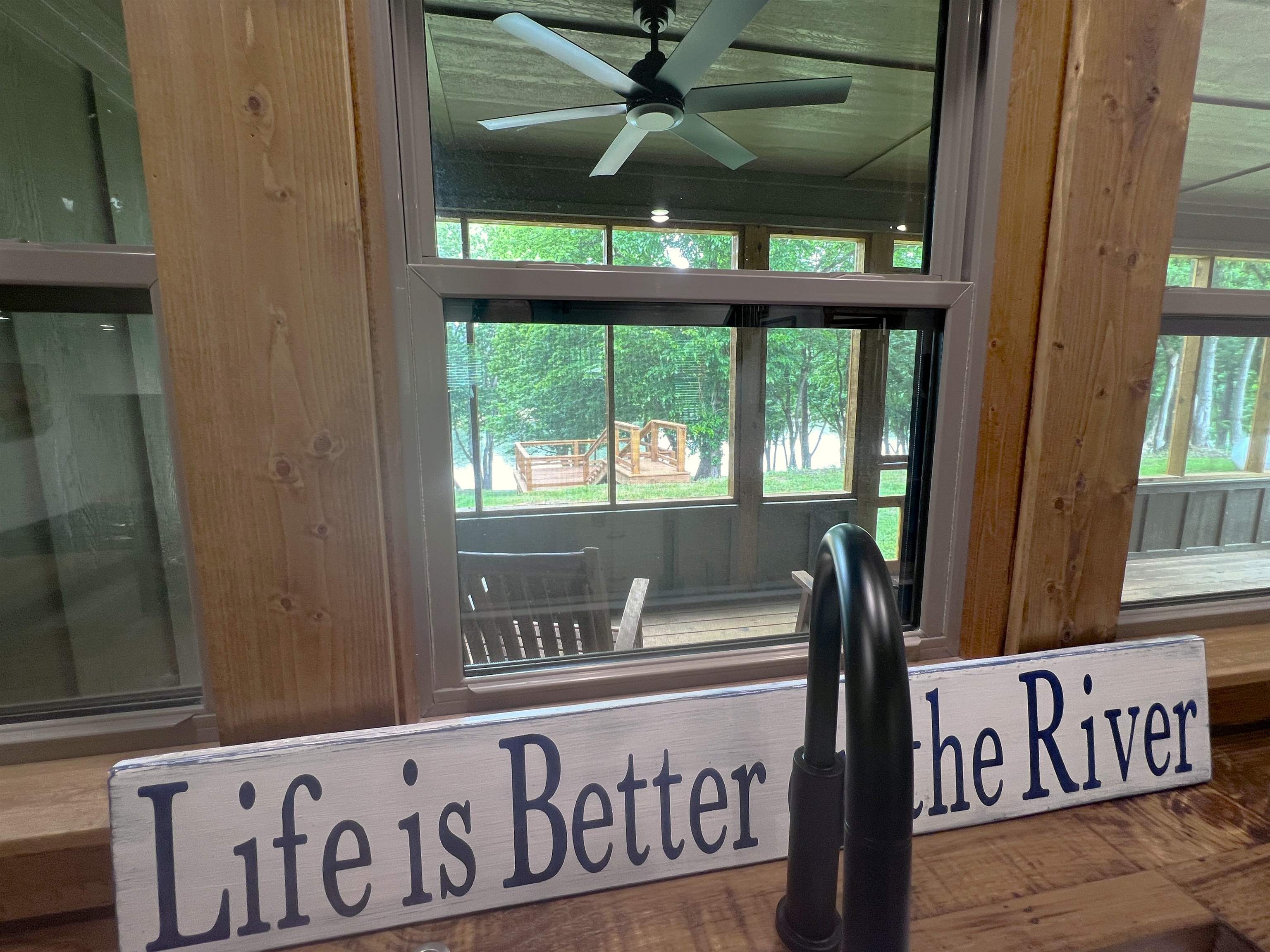 2 N Riverview  Mountain View, AR