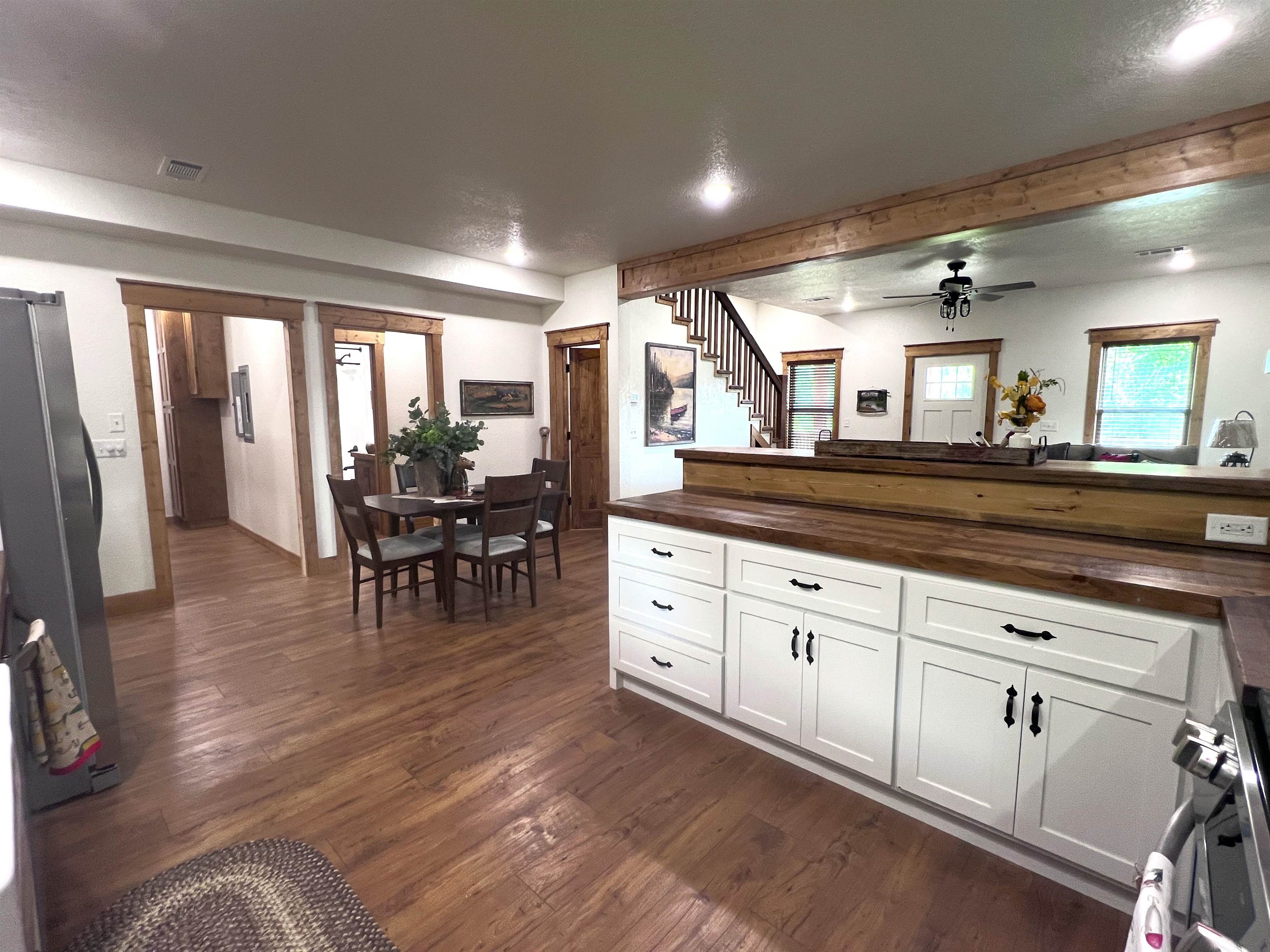 2 N Riverview  Mountain View, AR