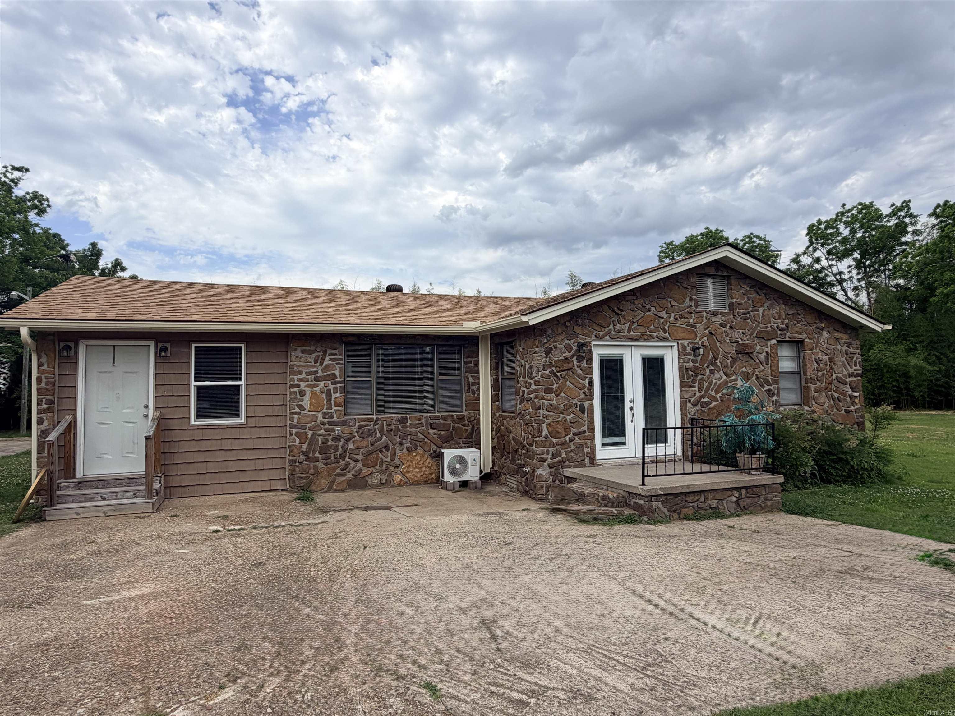1604 W Childress  Morrilton, AR