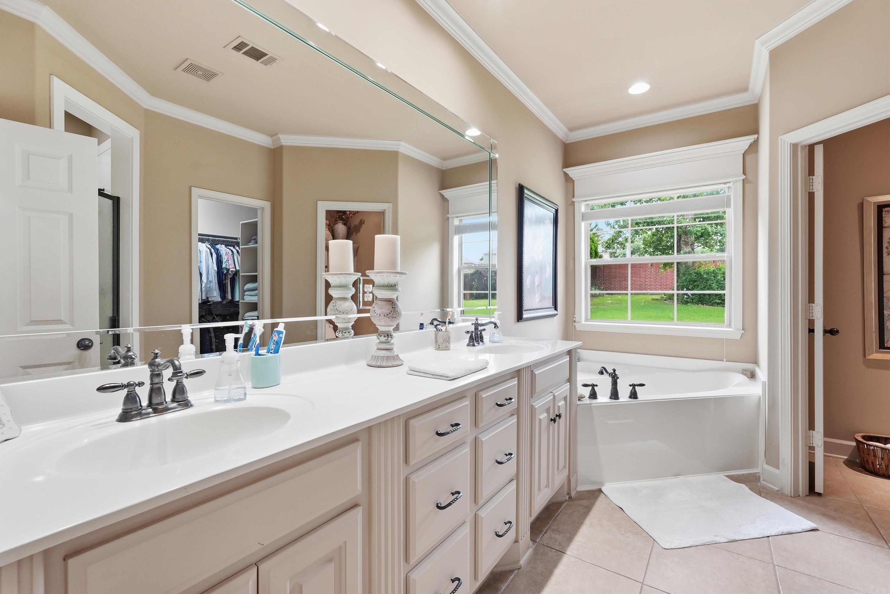 9316 Wooded Acres Cir  Sherwood, AR