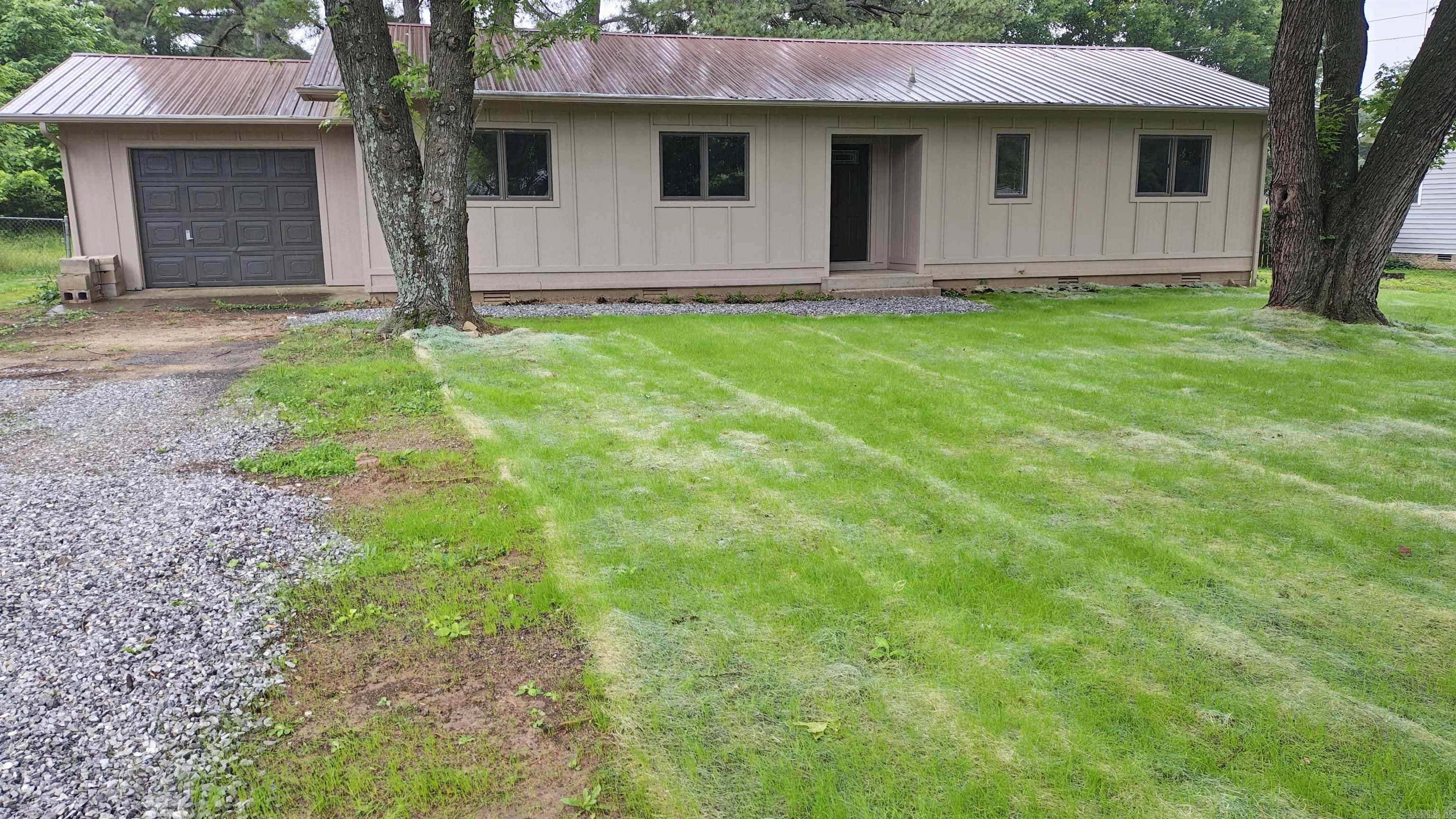 404 Maple  Mountain View, AR