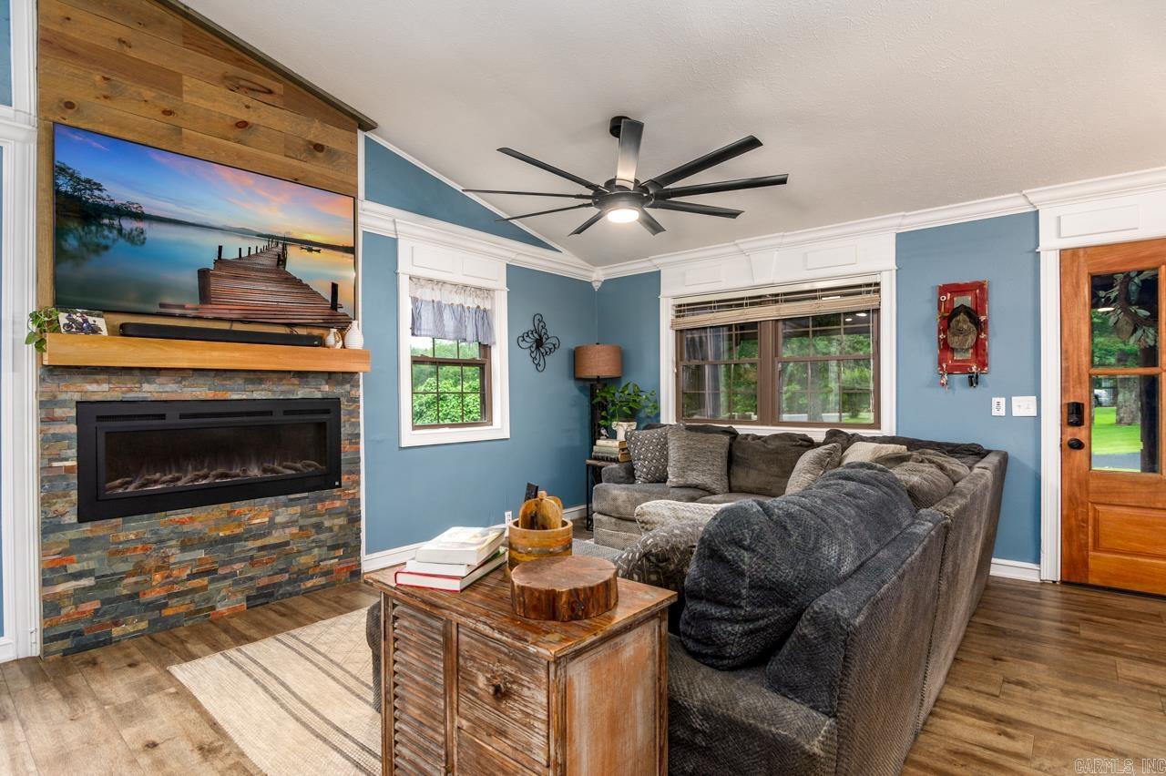 120 Travels Ln.  Romance, AR