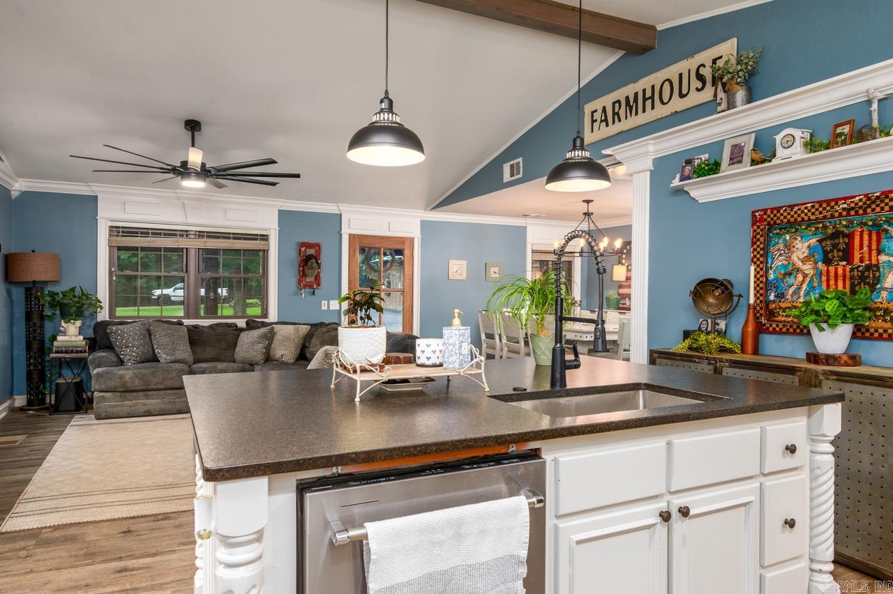 120 Travels Ln.  Romance, AR