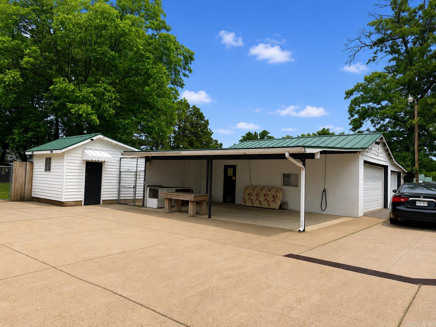 300 W Hinkley St  Brookland, AR