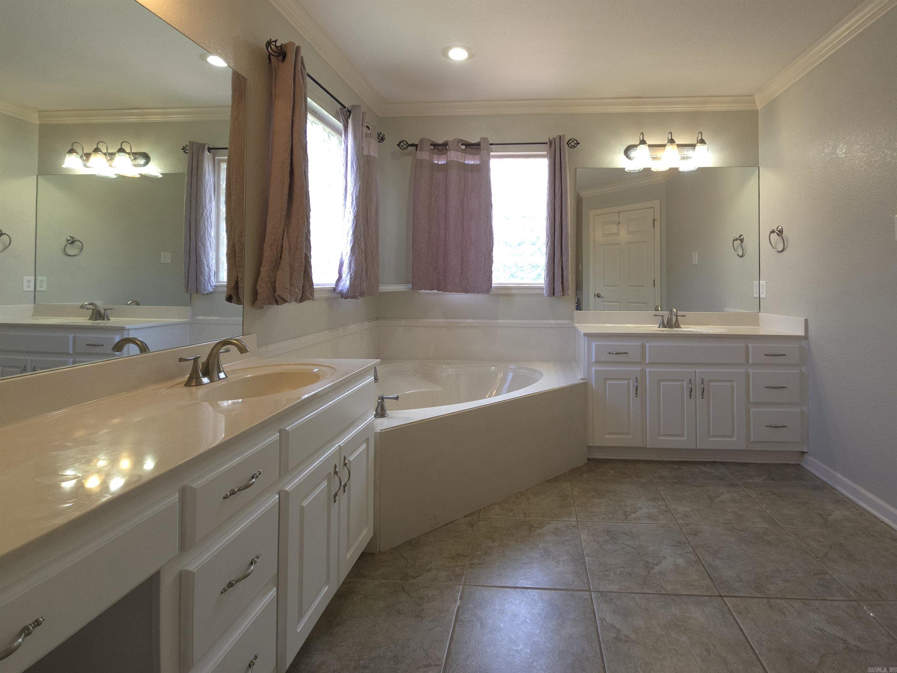 76 Lakeland Dr  Cabot, AR