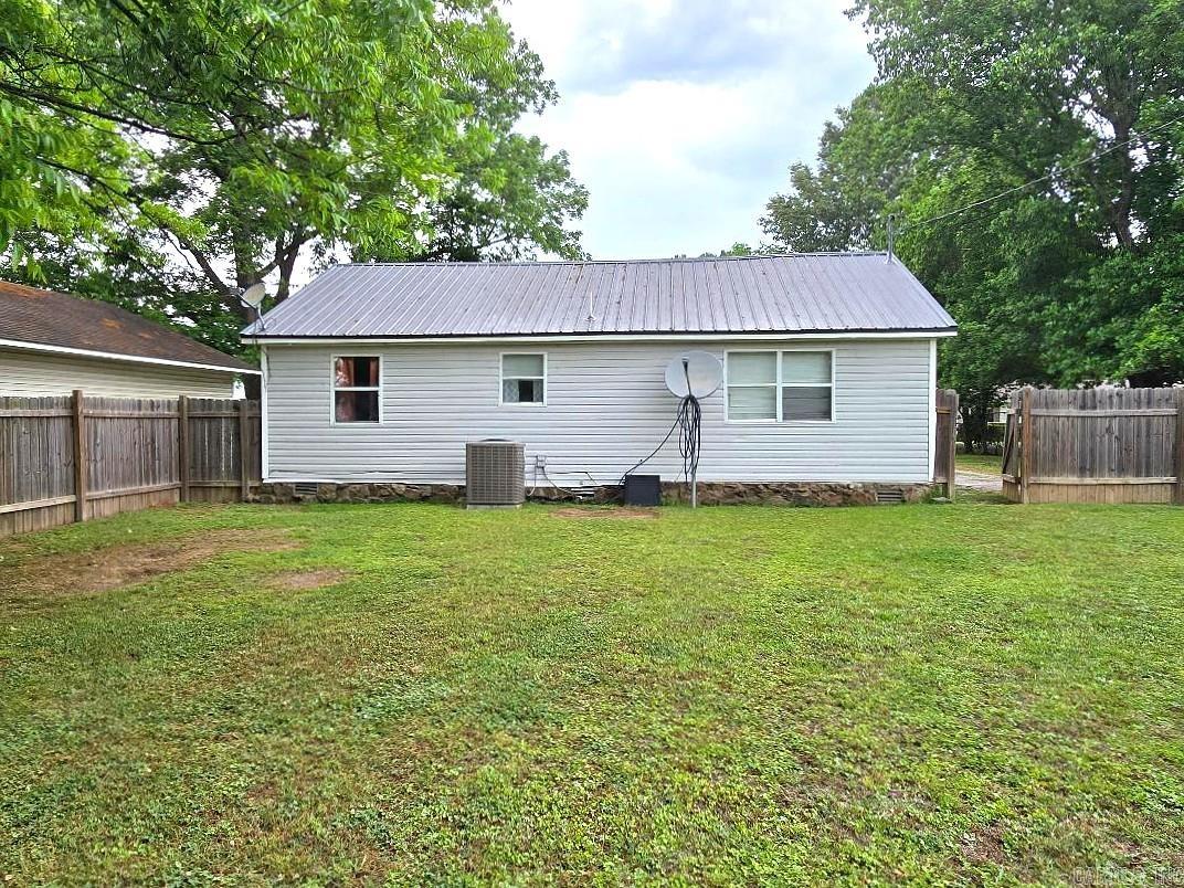 50 Charles  Oil Trough, AR