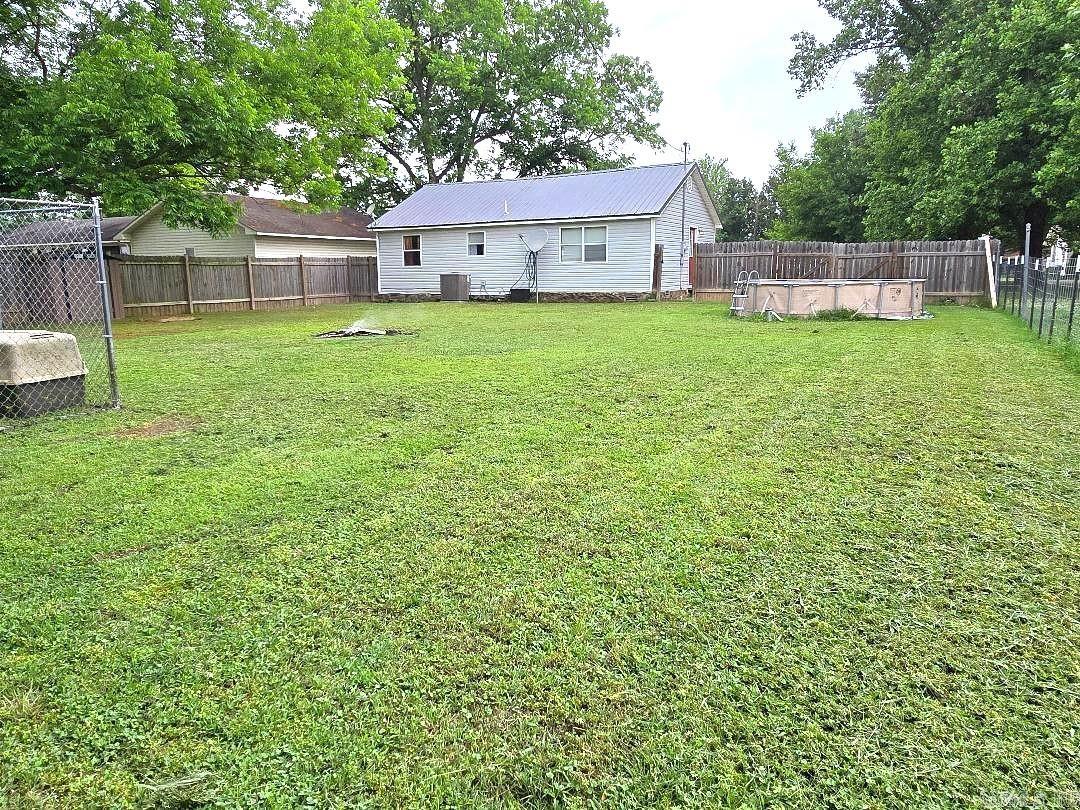 50 Charles  Oil Trough, AR